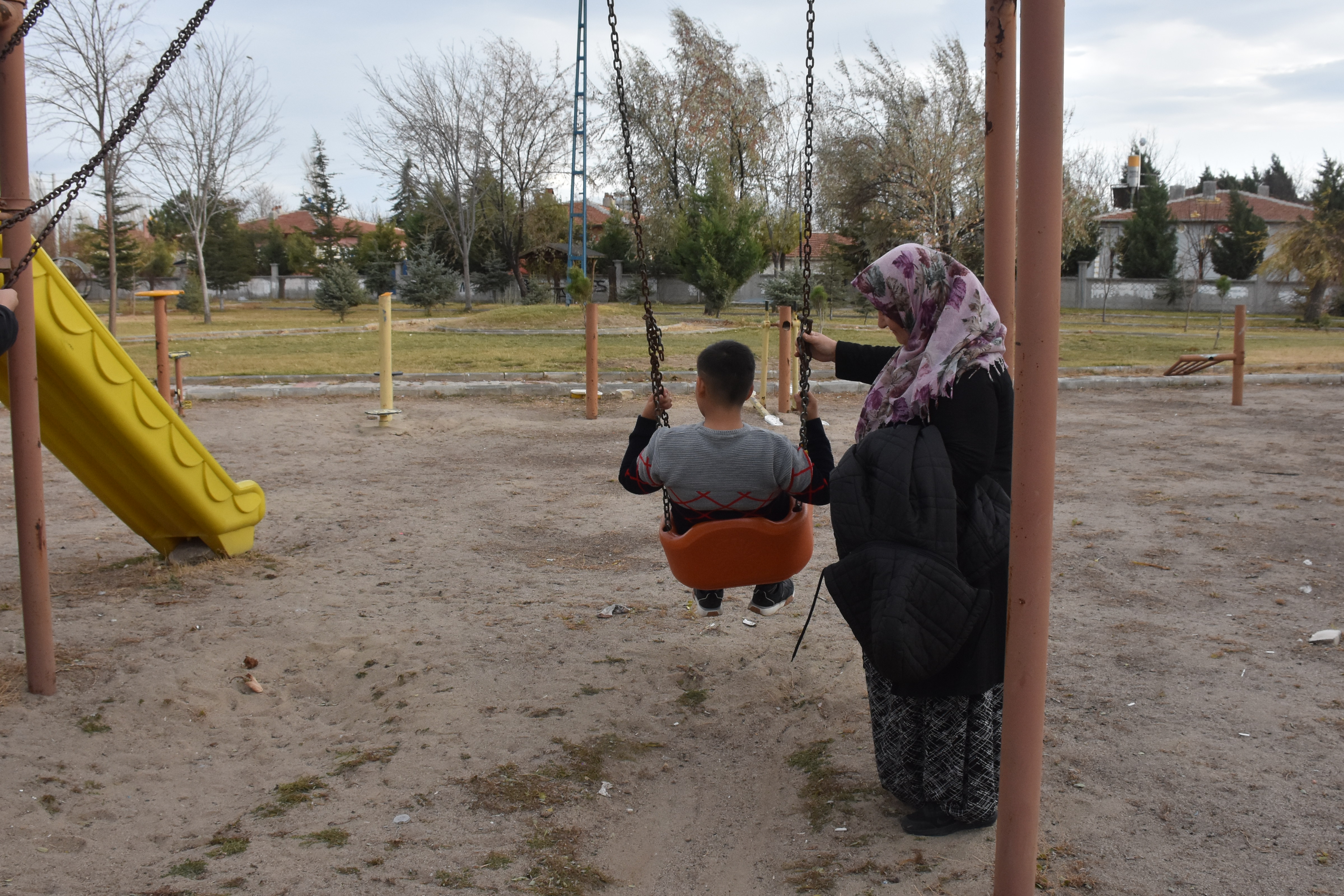 Afyonkarahisar'da 3 elti, 3 çocuğa koruyucu aile oldu: "Oğlumla aramdaki bağ, kan bağı değil, can bağı"