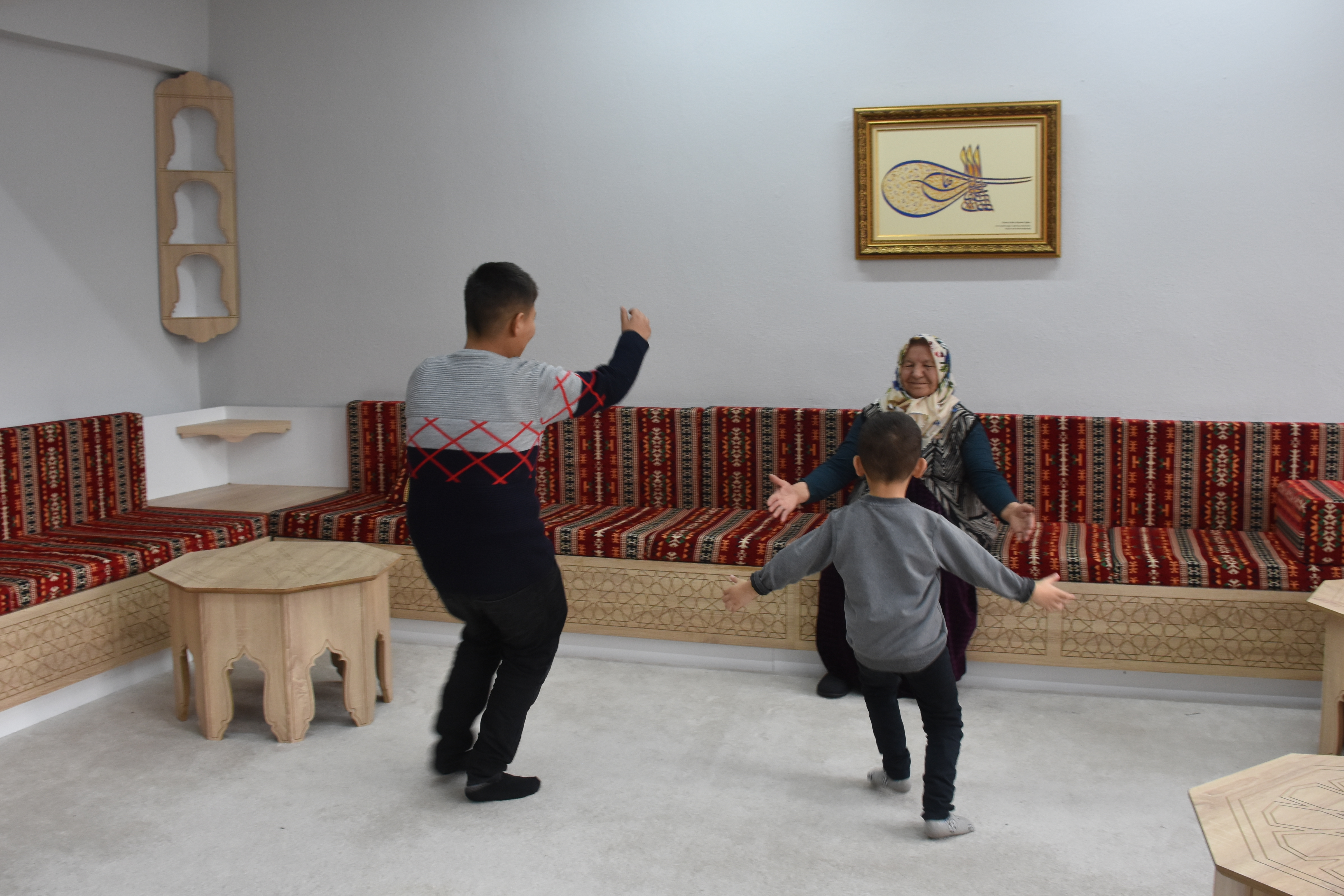 Afyonkarahisar'da 3 elti, 3 çocuğa koruyucu aile oldu: "Oğlumla aramdaki bağ, kan bağı değil, can bağı"
