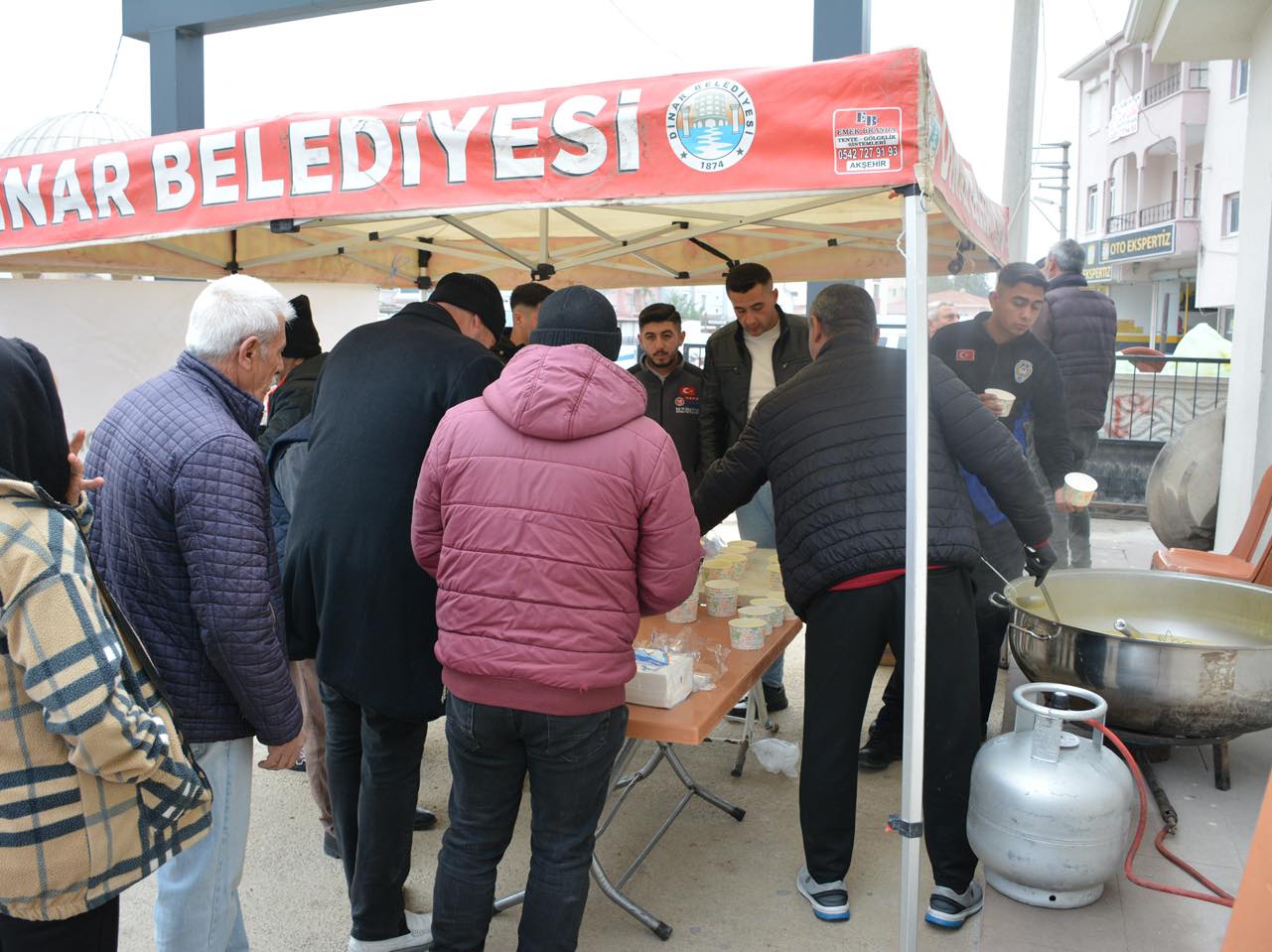 Pazarcı Esnafının Yüzünü Güldüren İkram