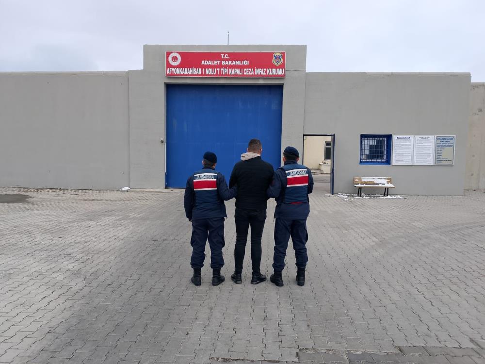 Afyonkarahisar’da Jandarma Operasyonu: 3 Firari Hükümlü Yakalandı