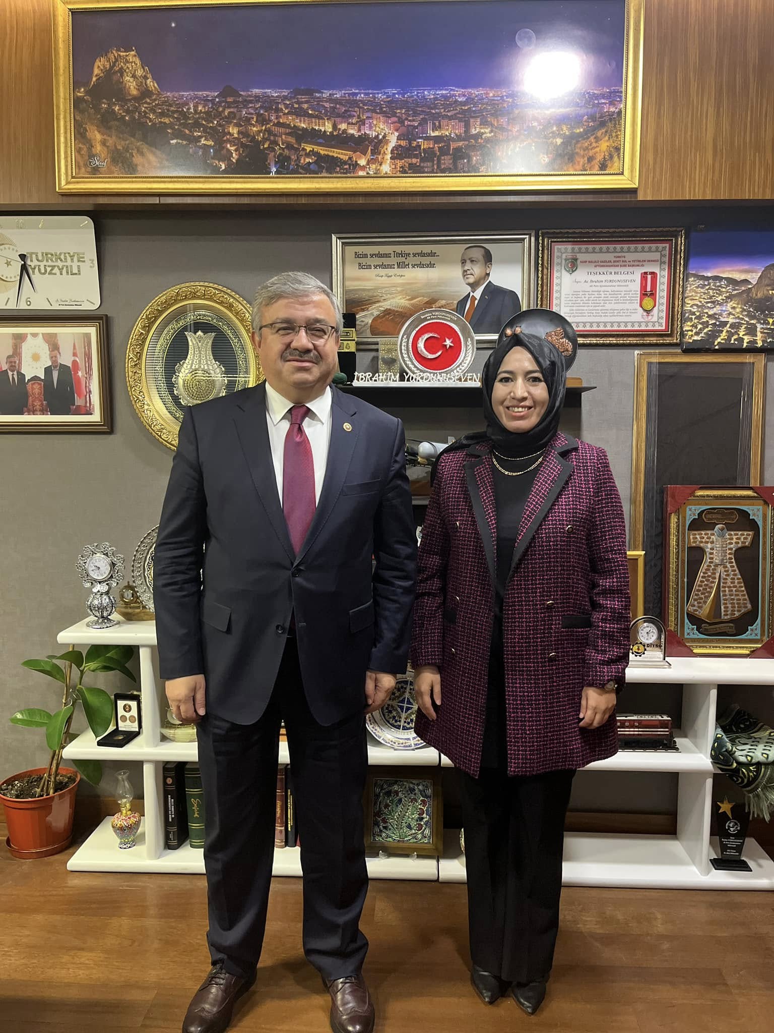 YURDUNUSEVEN KONUKLARINI GAZİ MECLİSİNDE AĞIRLADI