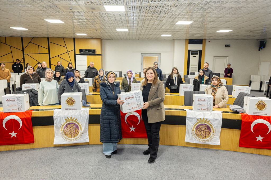ÇÖLYAK HASTALARINA GLÜTENSİZ KOLİLER DAĞITILDI
