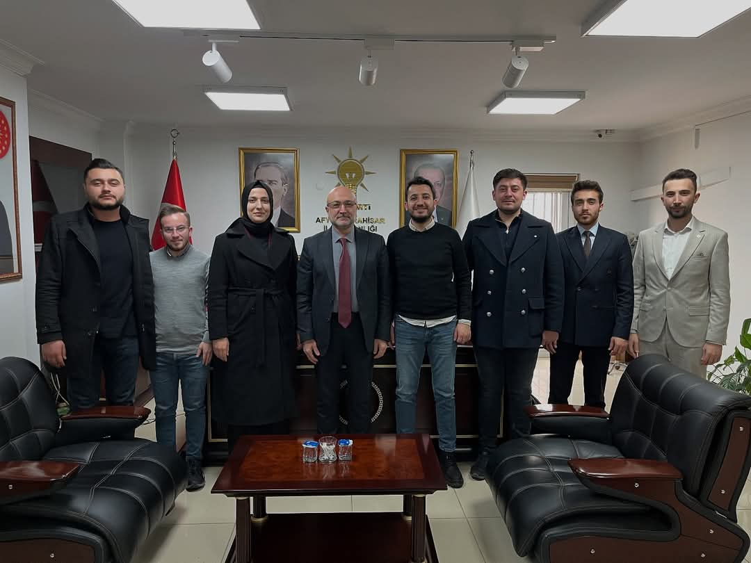 Başkan Şahin Gençleri Makamında Ağırladı