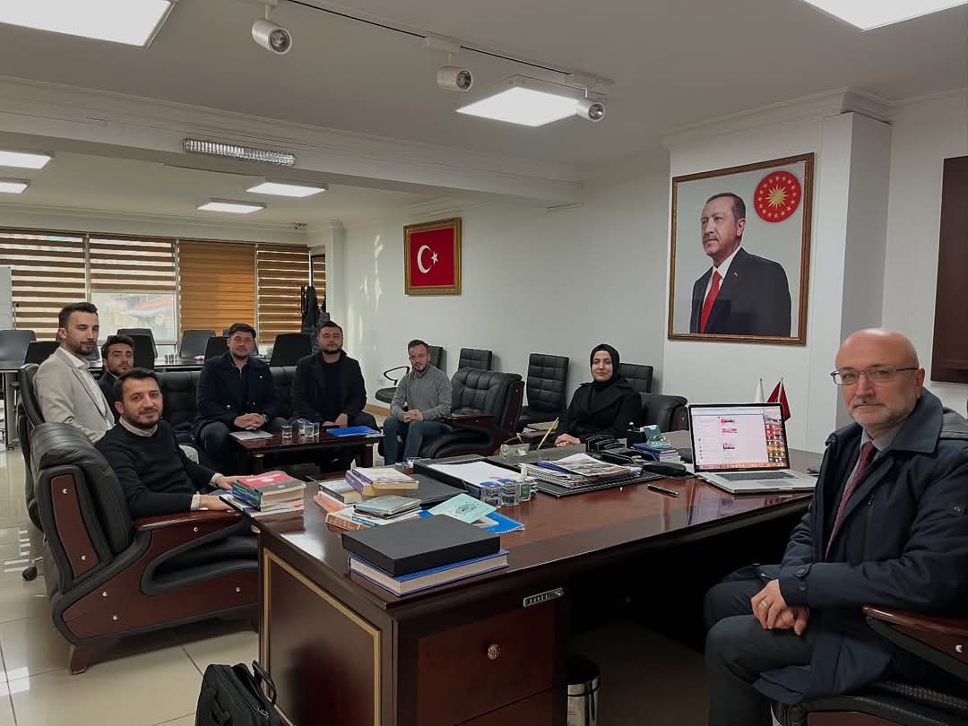 Başkan Şahin Gençleri Makamında Ağırladı
