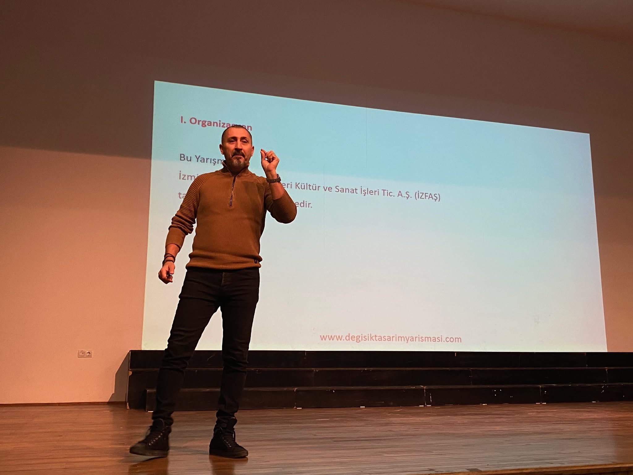 AFYON KOCATEPE ÜNİVERSİTESİ'NDE TASARIM YARIŞMASI TOPLANTISI DÜZENLENDİ