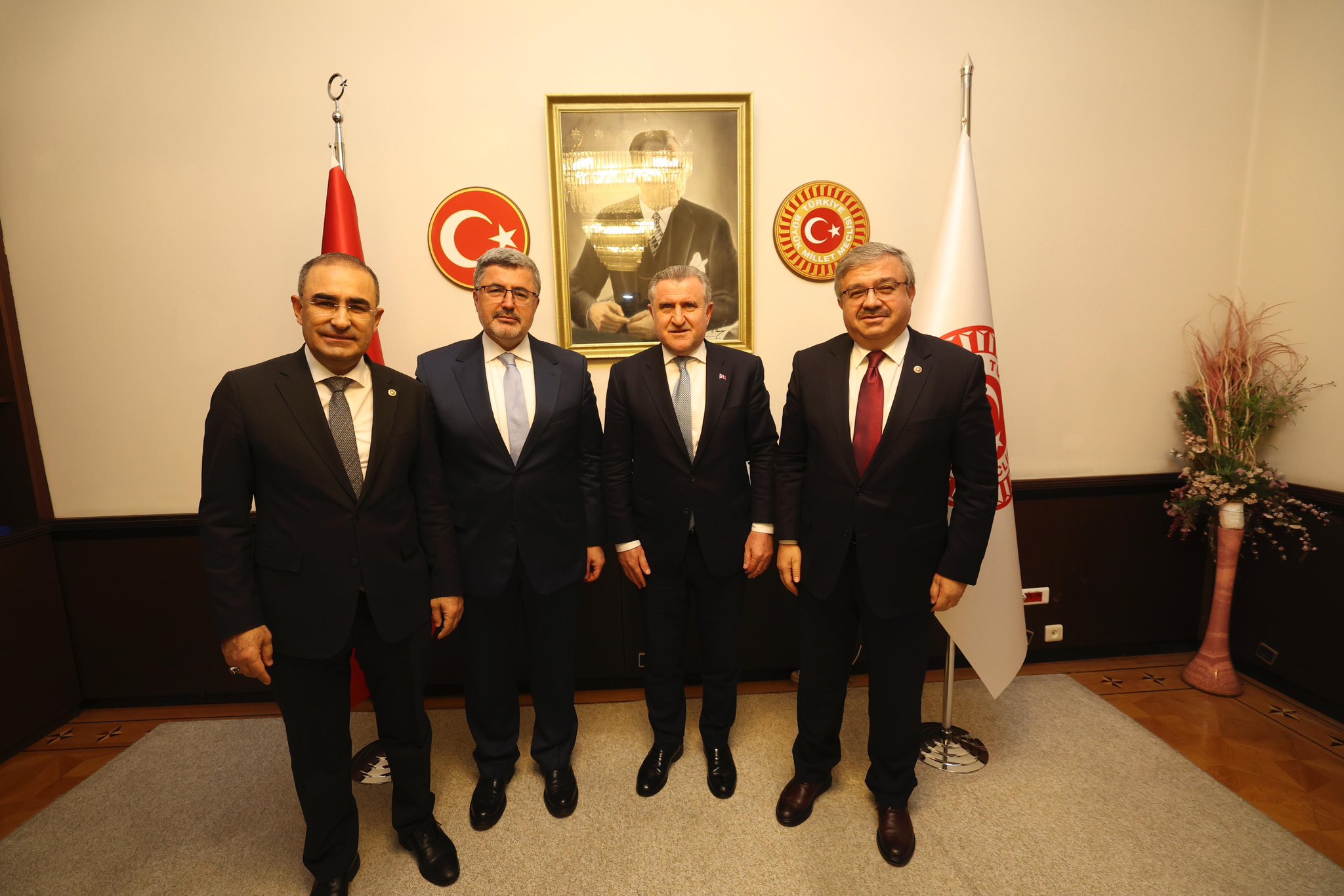 AK PARTİ HEYETİ GENÇLİK VE SPOR BAKANINI ZİYARET ETTİ