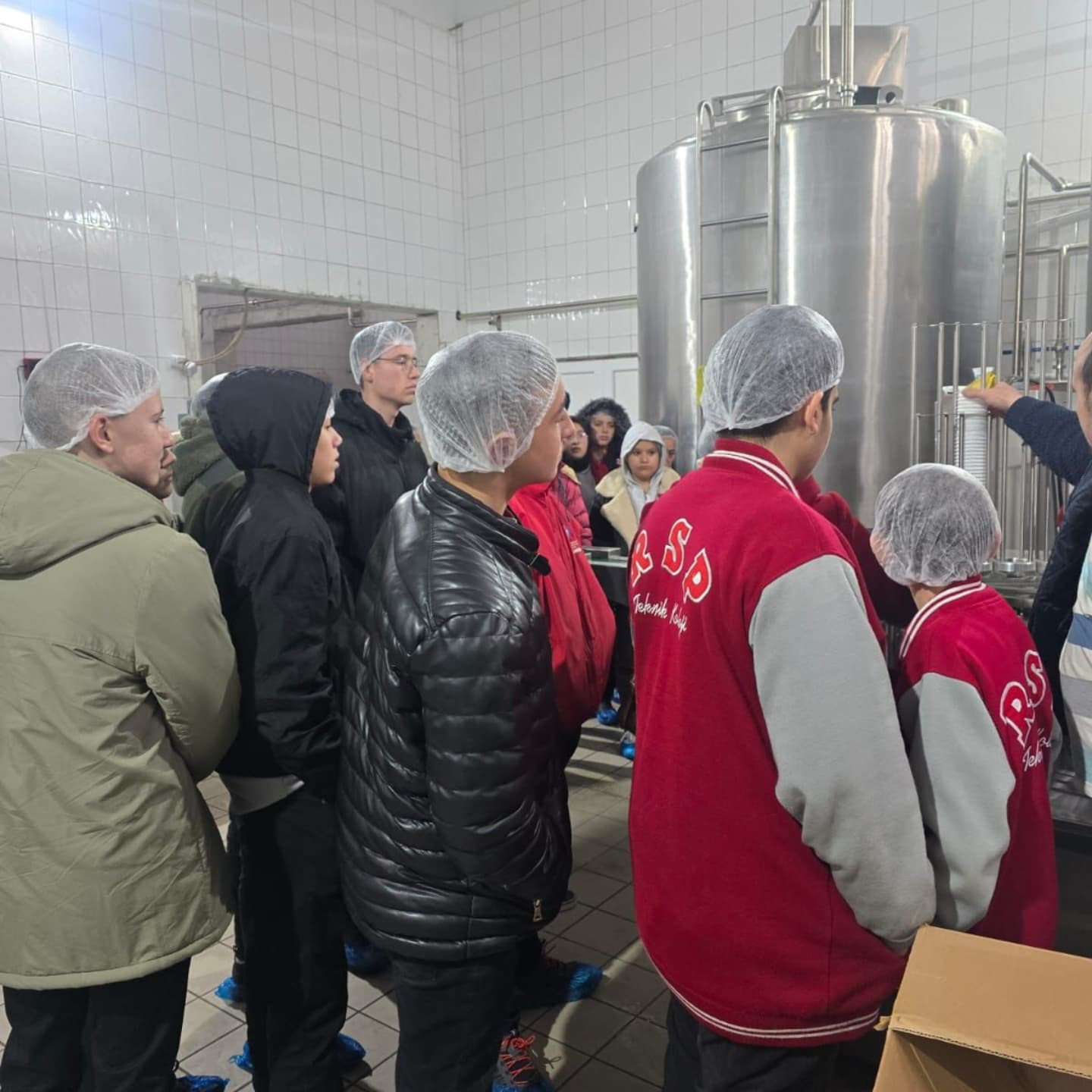 RSP Koleji Öğrencileri Selimoğlu Süt Fabrikasında Teknik Geziye Katıldı!  Teorik Bilgi, Pratik Deneyimle Buluştu
