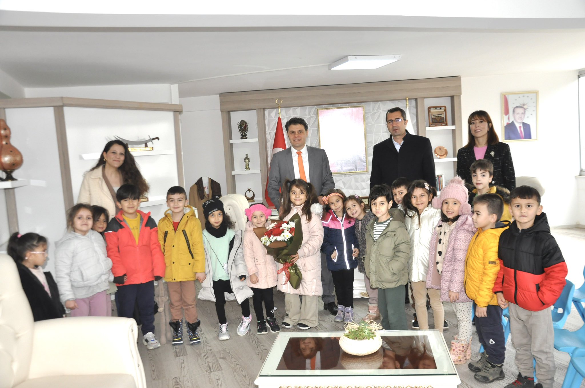 SANDIKLI ANAOKULU ÖĞRENCİLERİNDEN KAYMAKAM ÇENGEL’E ZİYARET