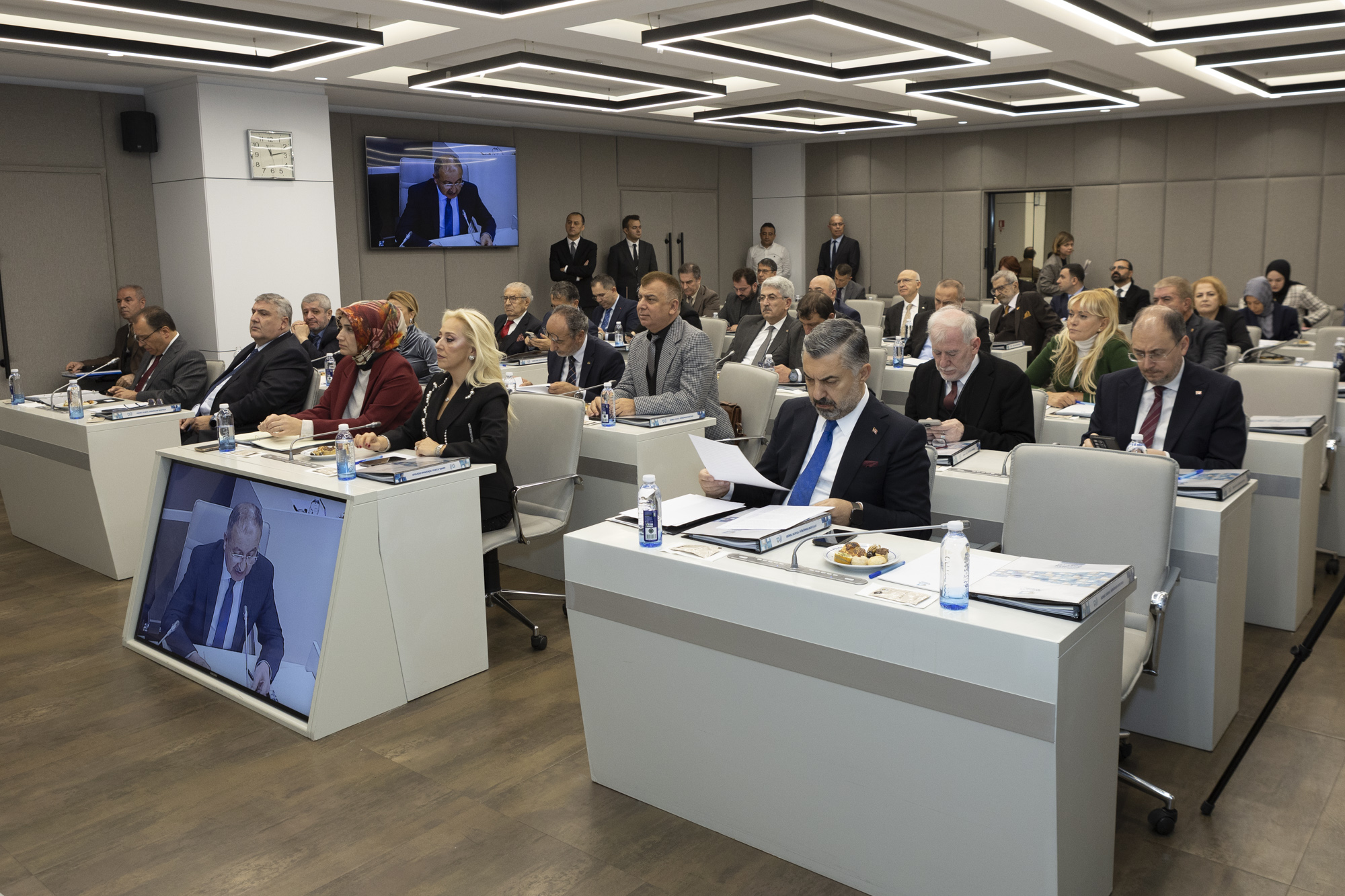 Resmî İlan Fiyatlarına Hassas Zam Dengesi!  Yerel Basının Geleceği İçin Kritik Adımlar Atılıyor