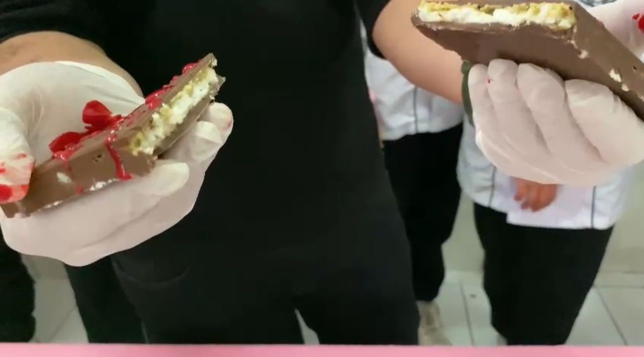 Bu da kaymaklı Dubai çikolatası!  Lise öğrencileri ve öğretmenler, manda kaymağından Dubai çikolatası yaptı
