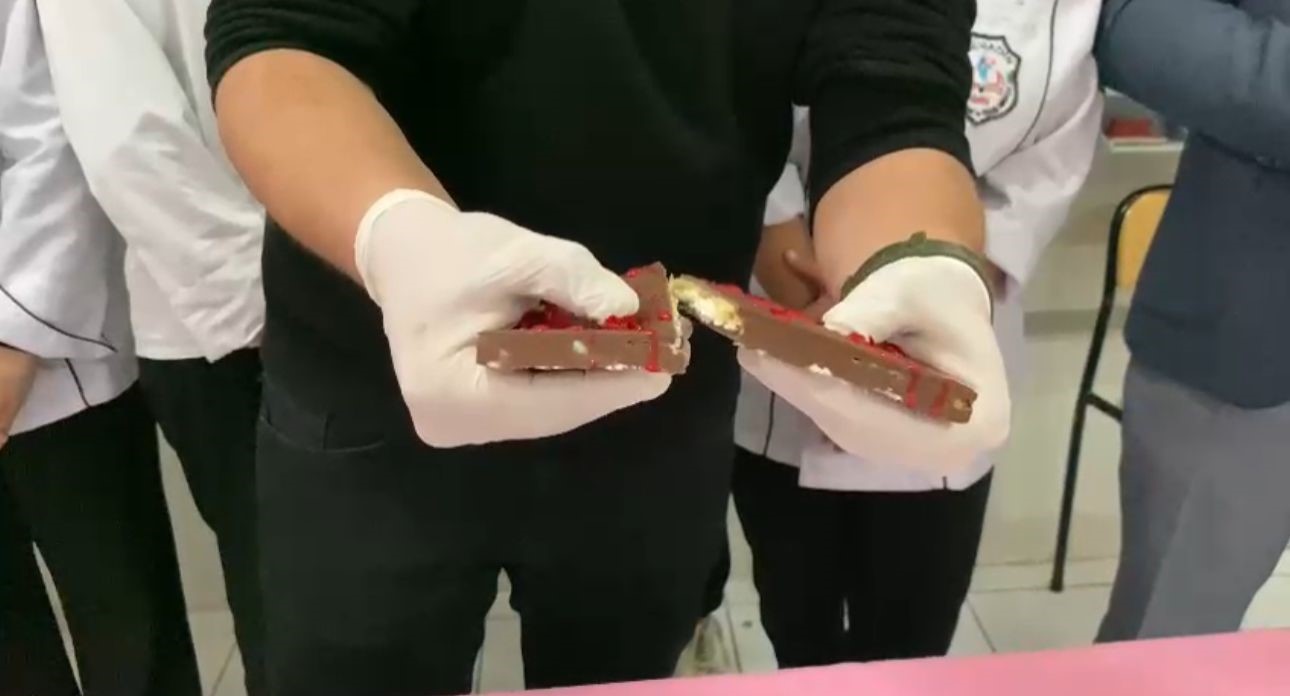 Bu da kaymaklı Dubai çikolatası!  Lise öğrencileri ve öğretmenler, manda kaymağından Dubai çikolatası yaptı