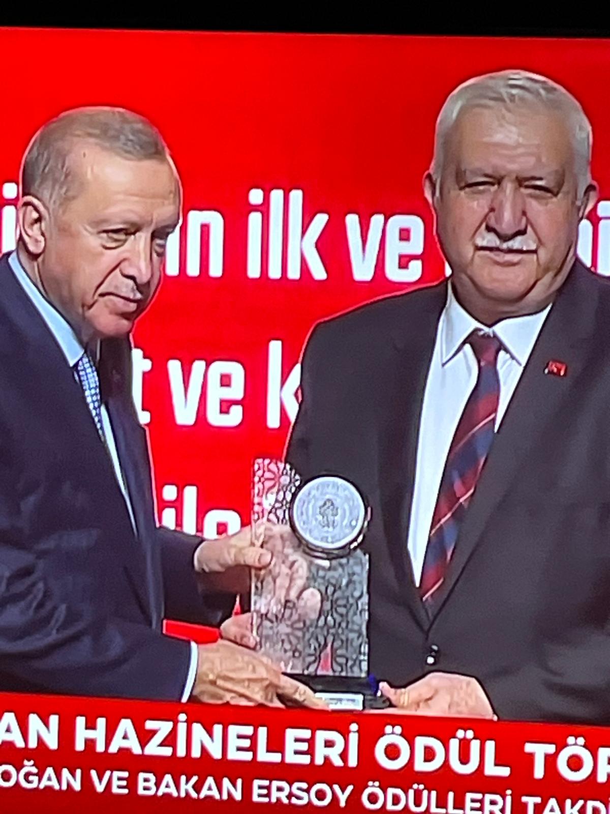 Cumhurbaşkanı Erdoğan'dan, Alimoğlu'na özel ödül