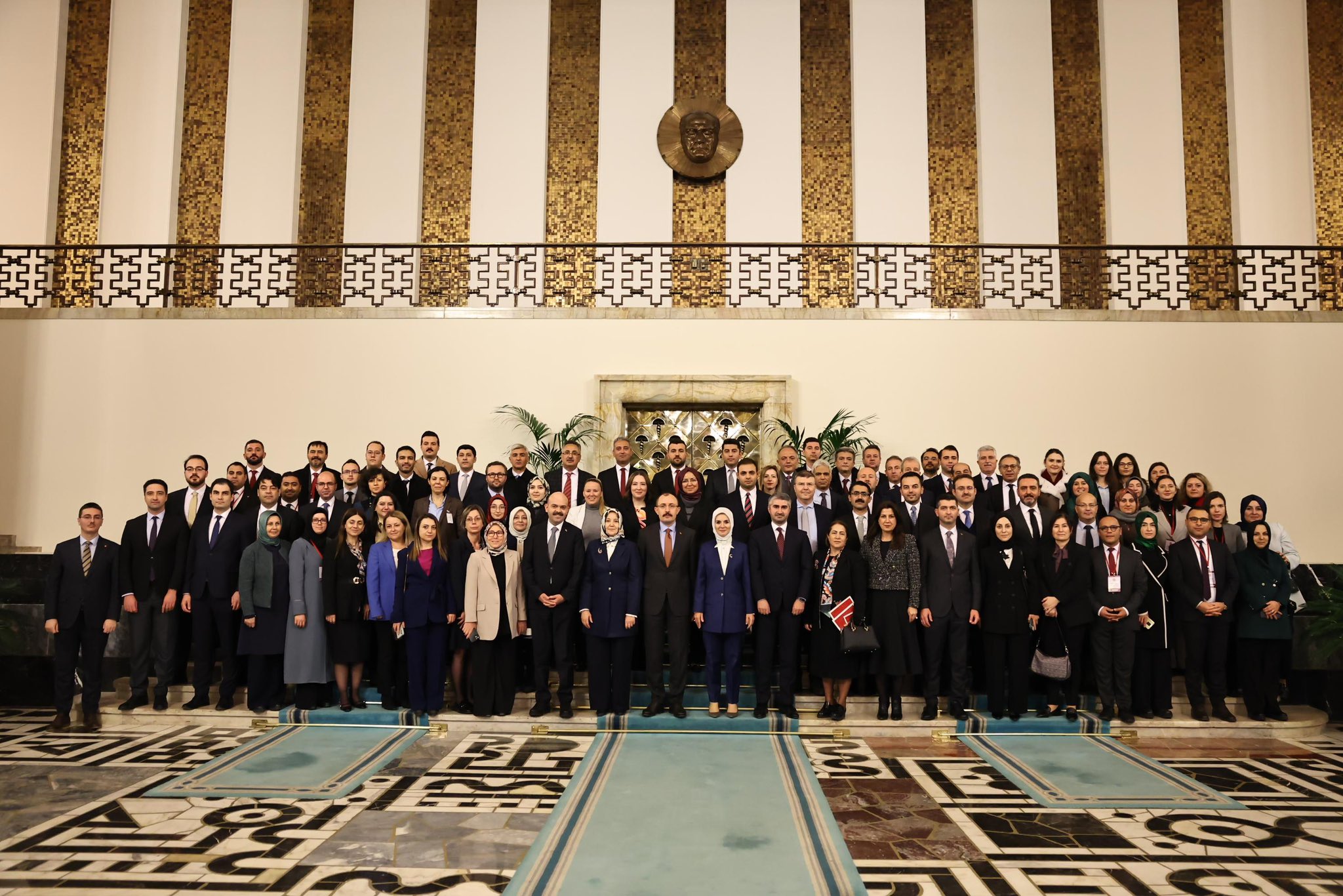 MAHİNUR ÖZDEMİR GÖKTAŞ: "2025'TE GÜÇLÜ SOSYAL HİZMET ANLAYIŞIMIZLA ÇALIŞACAĞIZ"