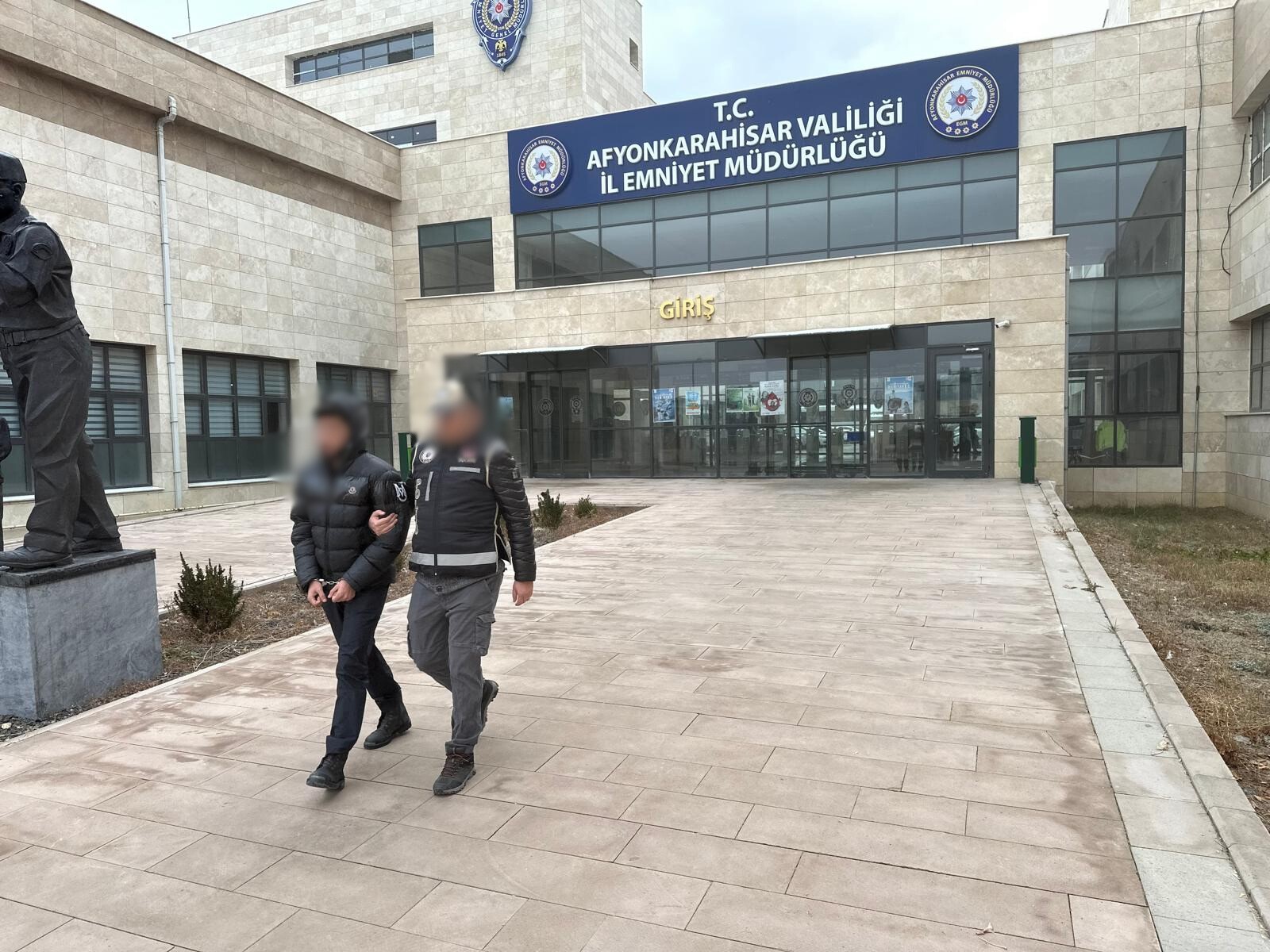 Kuyu-46 Operasyonu Afyonkarahisar’da Sonuç Verdi: Nitelikli Dolandırıcılık Şüphelisi Tutuklandı