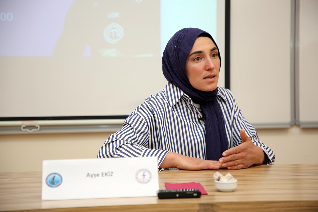 TURİZM FAKÜLTESİNDE AYŞE EKİZ İLE AFYON YEMEKLERİ KONUŞULDU