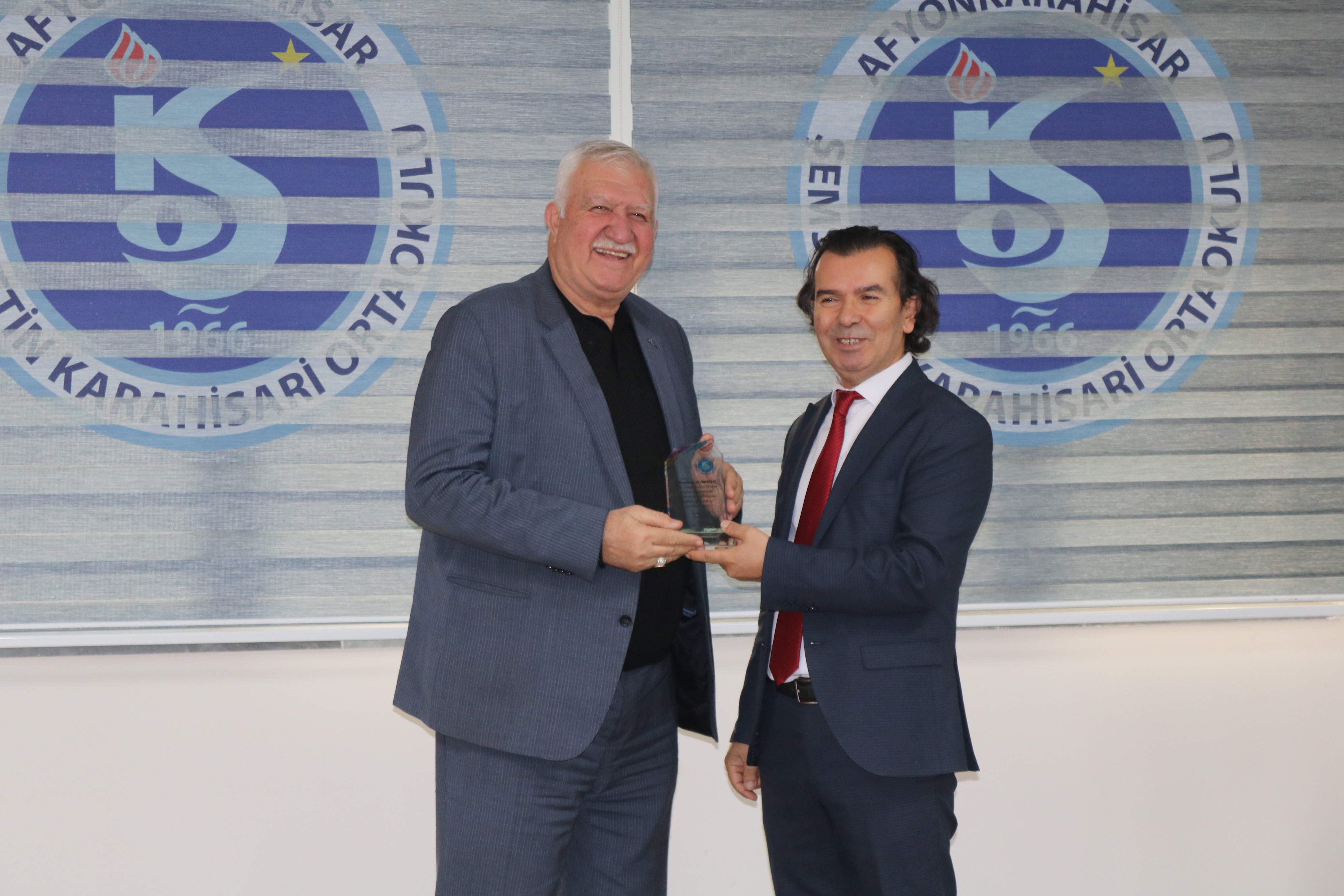 EĞİTİME KATKI VEREN HAYIRSEVERLER ONURLANDIRILDI