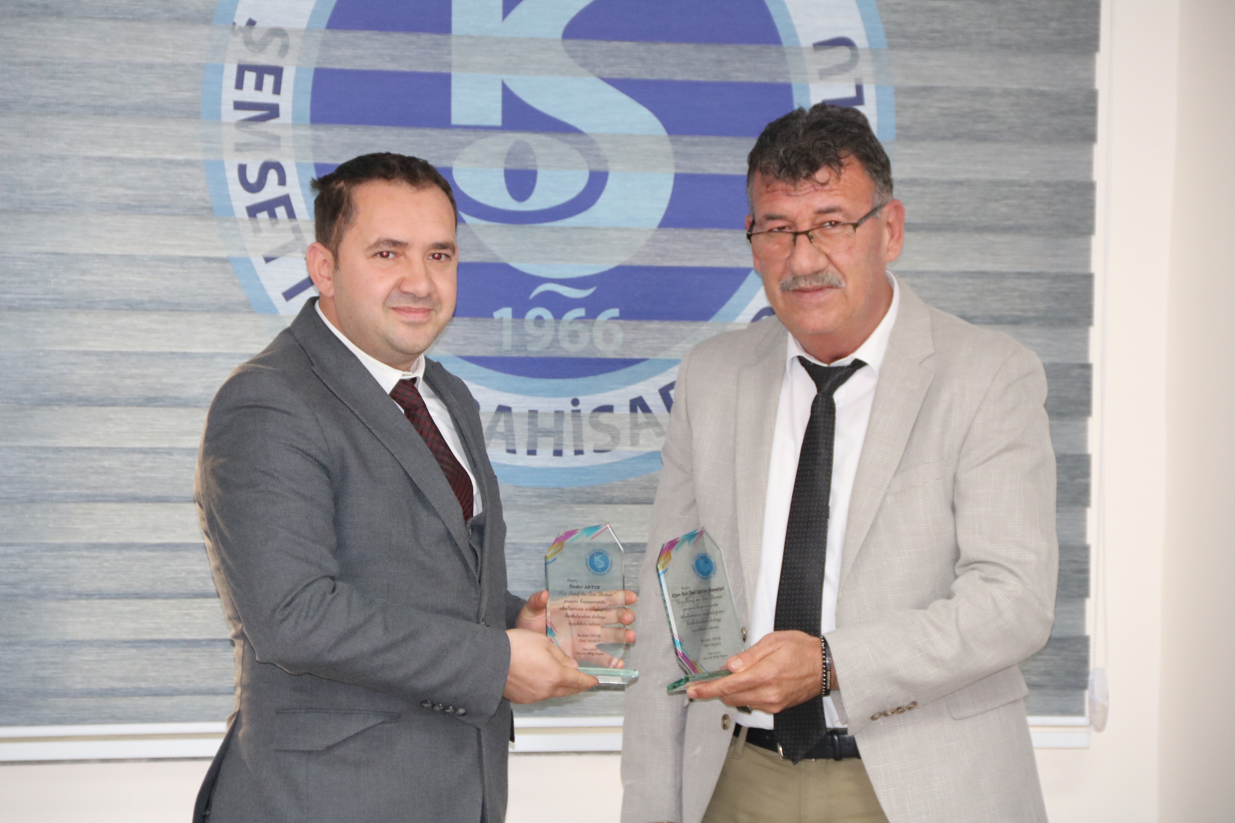 EĞİTİME KATKI VEREN HAYIRSEVERLER ONURLANDIRILDI