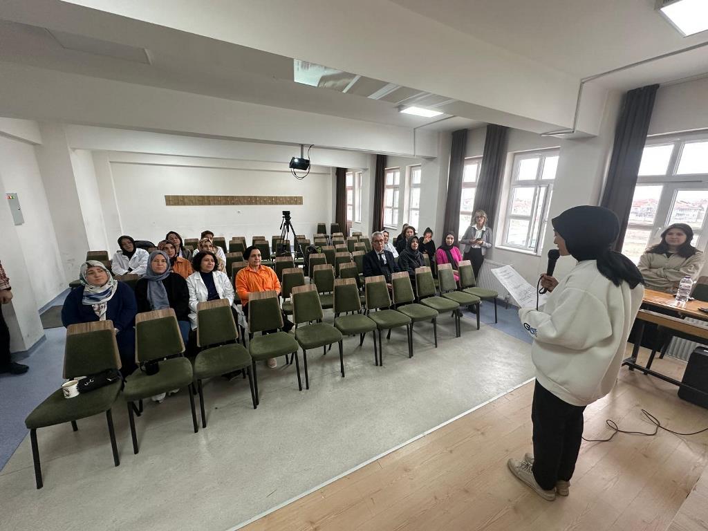 ZÜBEYDE HANIM ÖĞRENCİLERİNDEN İŞARET DİLİYLE ANLAMLI KUTLAMA