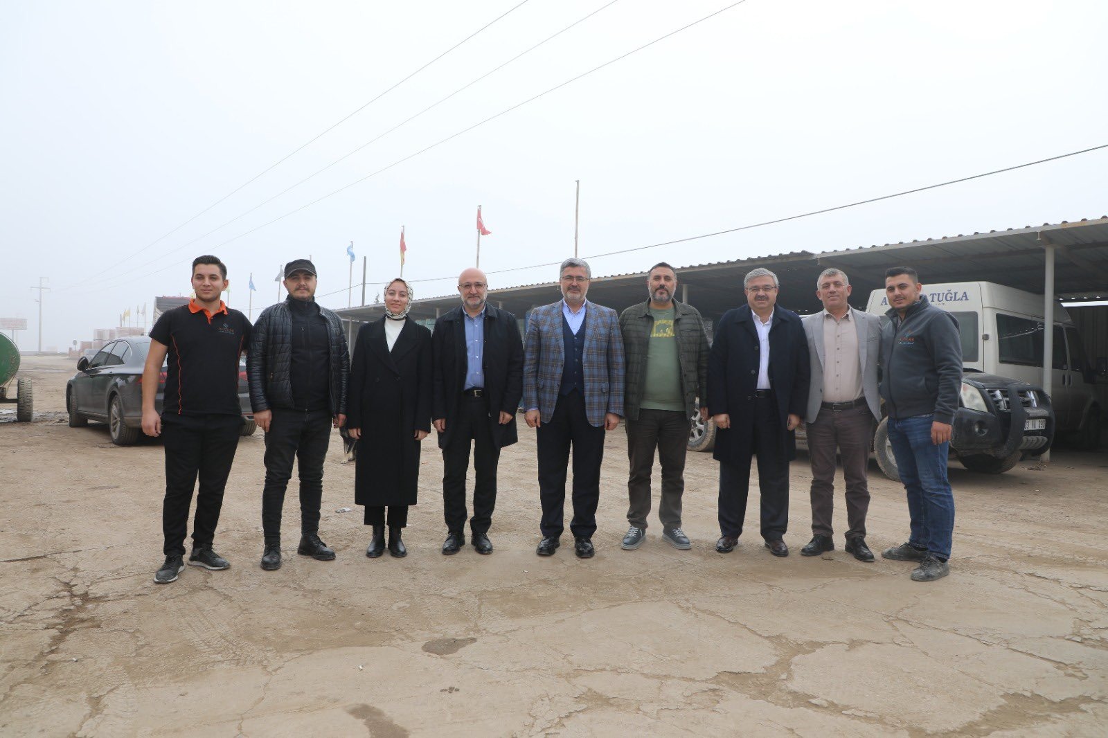AK Parti Milletvekilleri ve İl Başkanı, Avcılar Tuğla ve Un Fabrikasını Ziyaret Etti