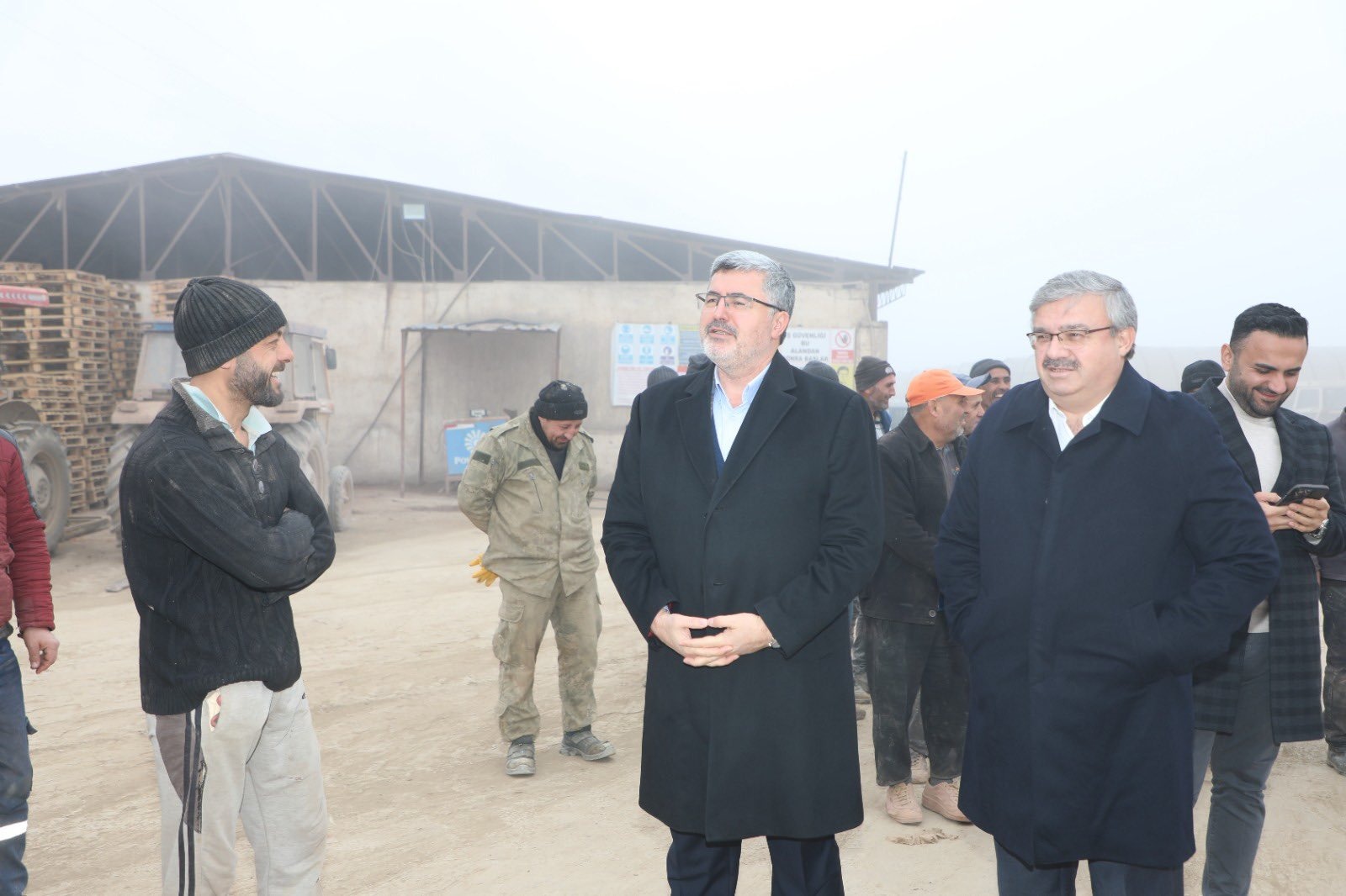 AK Parti Milletvekilleri ve İl Başkanı, Avcılar Tuğla ve Un Fabrikasını Ziyaret Etti
