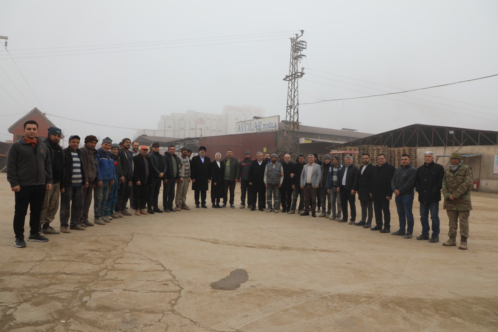 AK Parti Milletvekilleri ve İl Başkanı, Avcılar Tuğla ve Un Fabrikasını Ziyaret Etti
