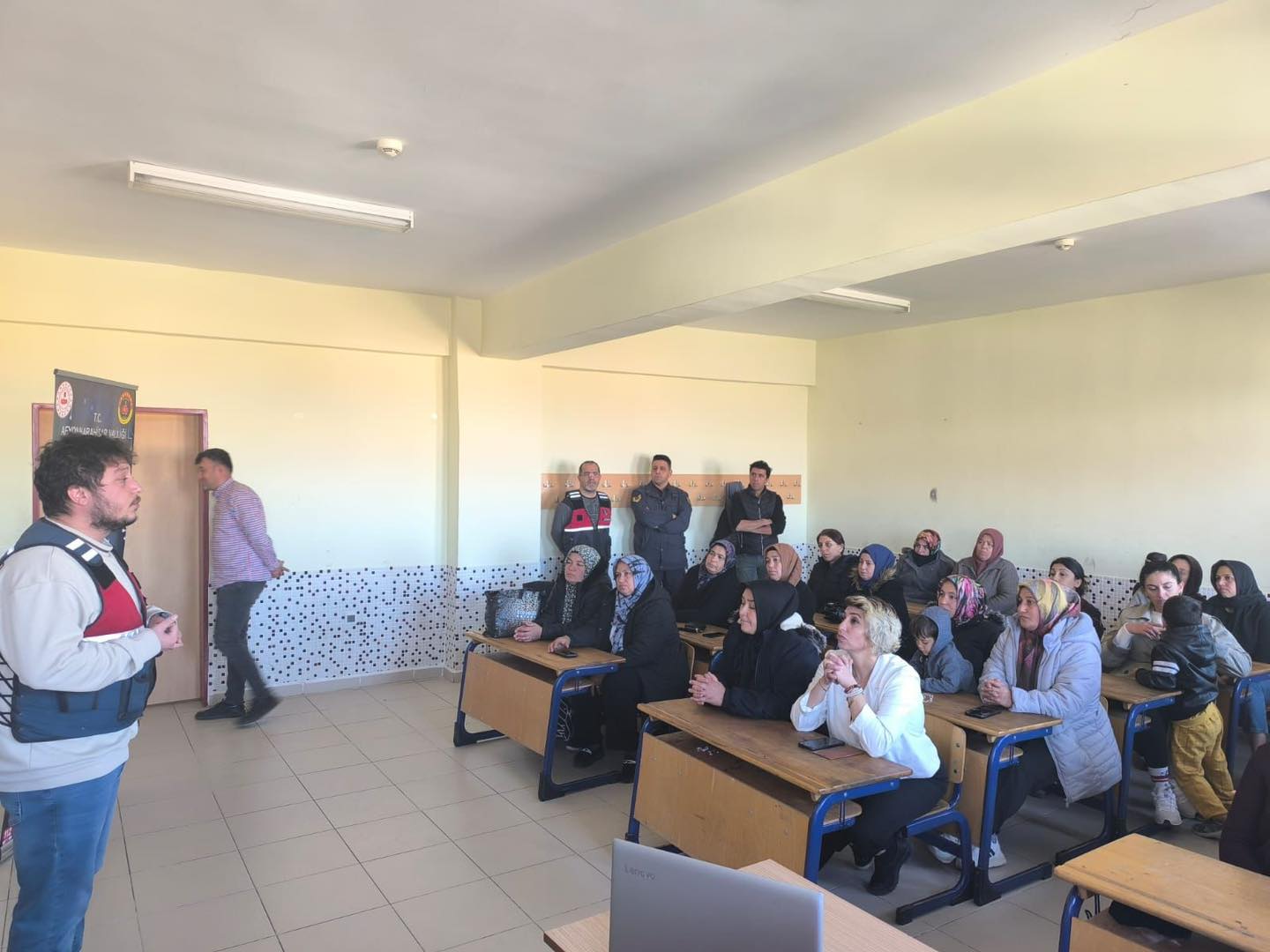 Afyon Jandarması Kırsalda Güvenlik Bilincini Artırıyor