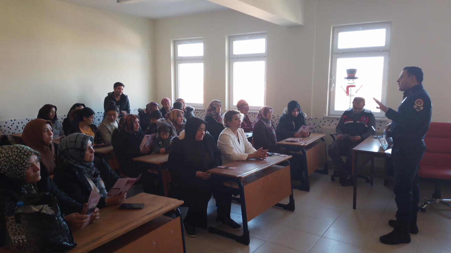 Afyon Jandarması Kırsalda Güvenlik Bilincini Artırıyor