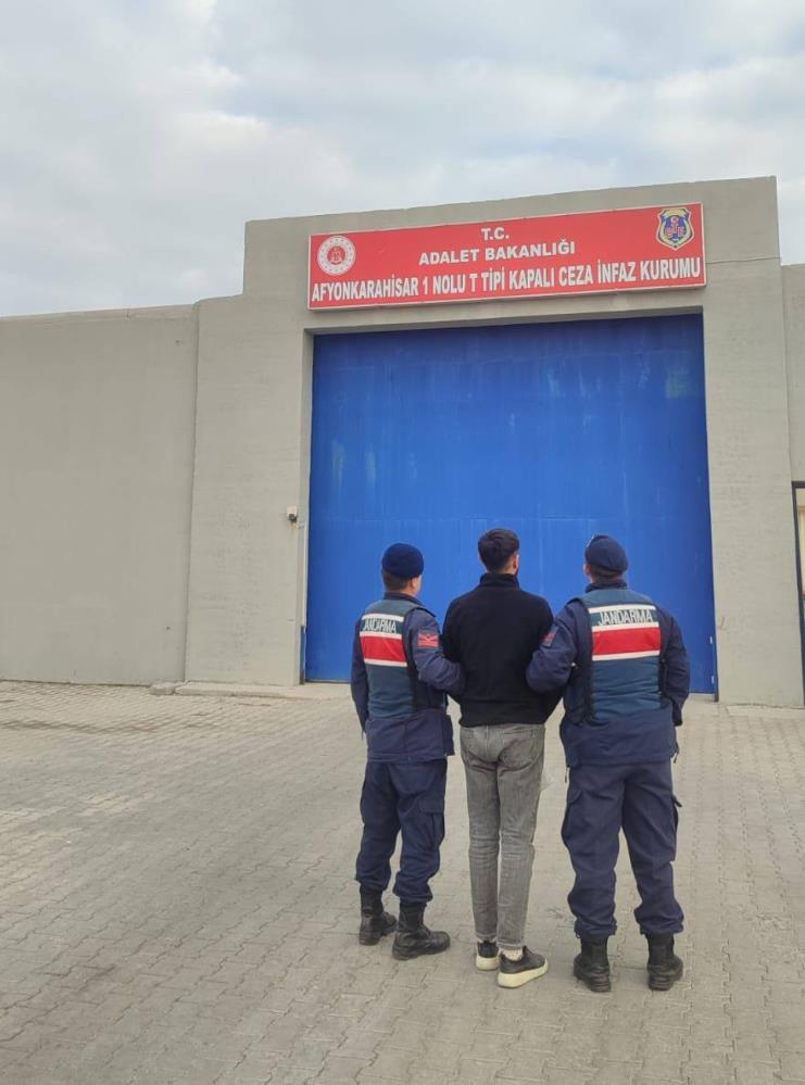 Jandarmadan Başarılı Operasyon!  Dolandırıcılık Suçundan Aranan Şahıs Yakalandı