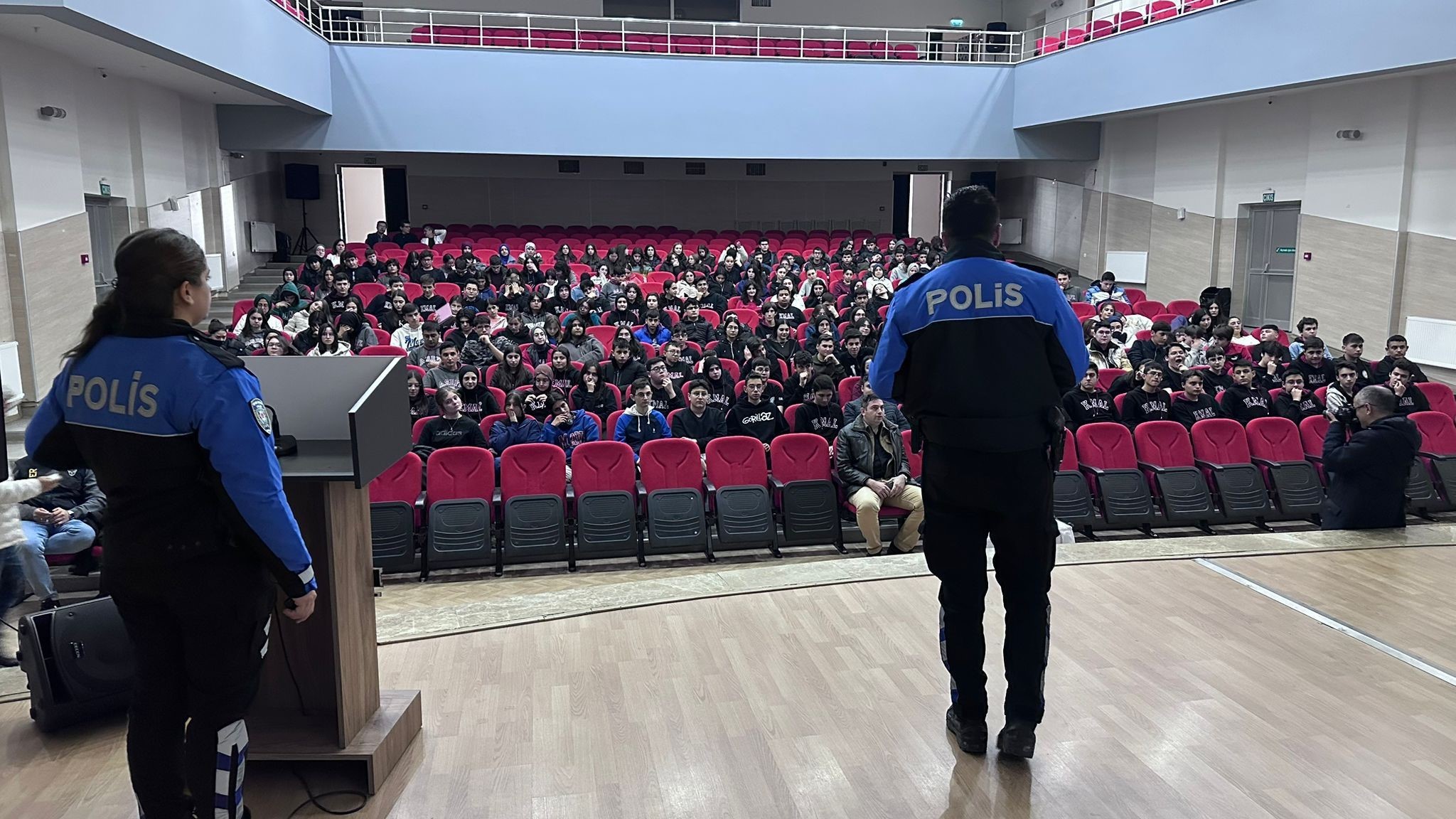 'Siberay' Eğitimiyle Gençler Siber Suçlara Karşı Bilinçlendirildi!  Afyonkarahisar’da Öğrencilere Dijital Güvenlik Semineri