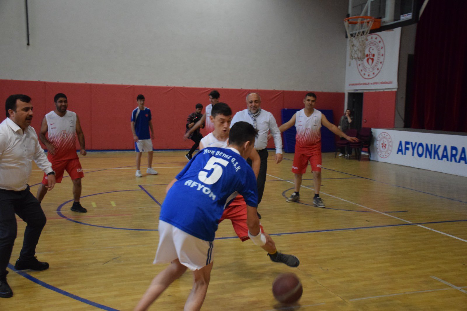 Afyon’da Sevgi Dolu Turnuva  Müdürler ve Özel Sporcular Aynı Sahada