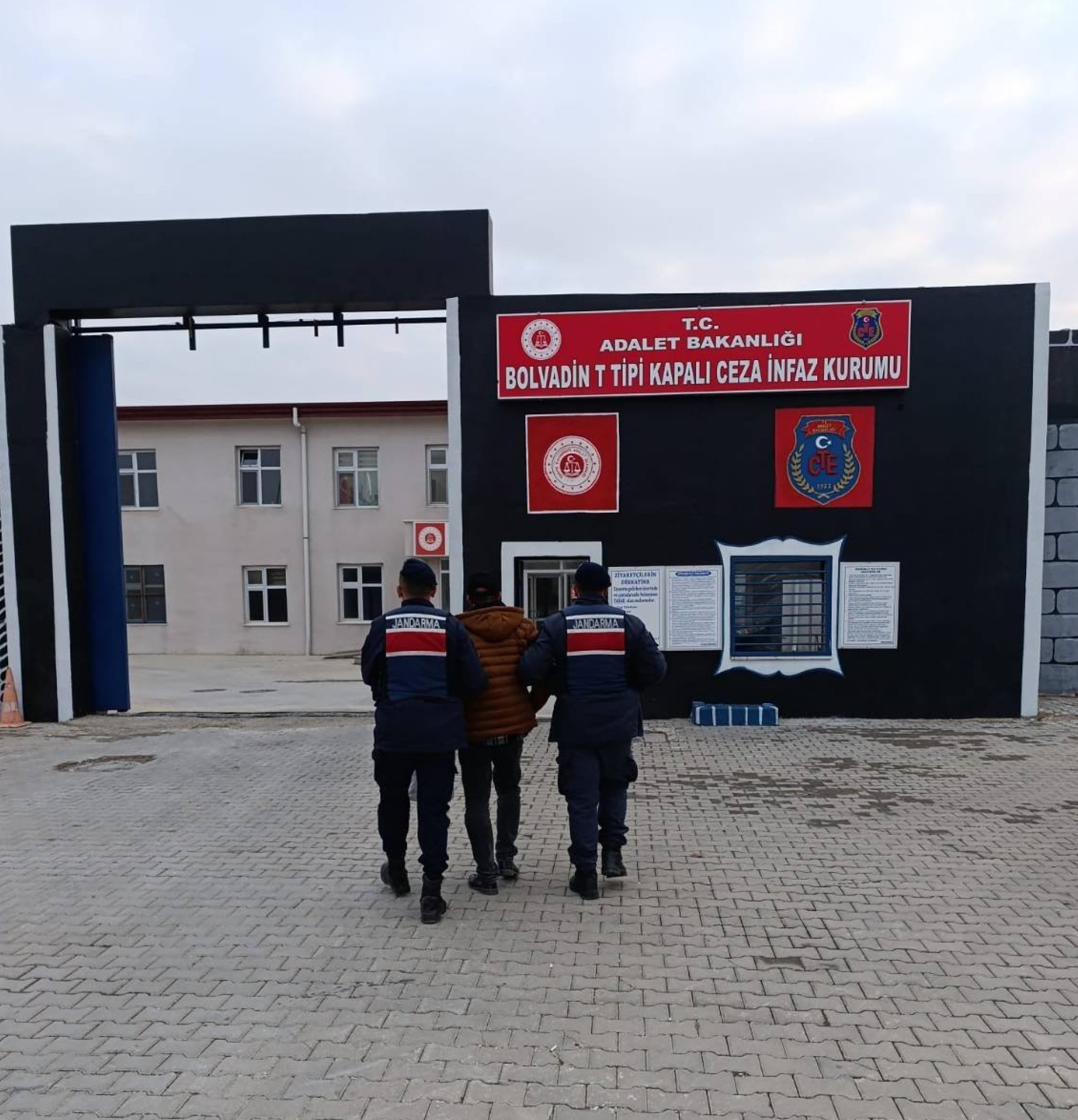 ARANAN ŞAHISLARI JANDARMA YAKALADI