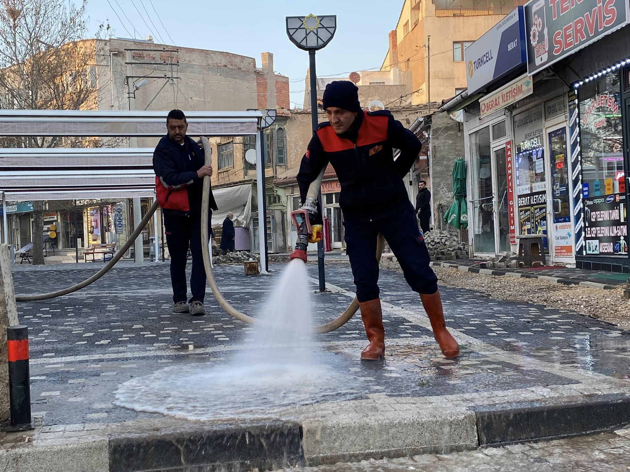 İtfaiye Ekiplerinden Bolvadin’de Çevre Temizliği ve Güvenlik Çalışması