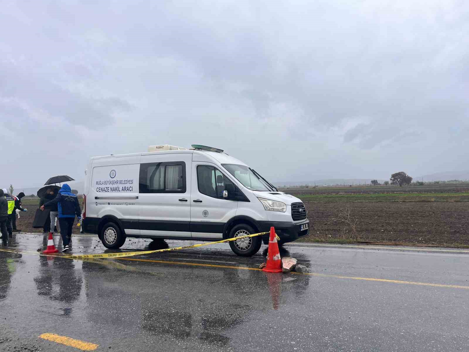 Yol Kenarında Kimliği Belirsiz Erkek Cesedi Bulundu