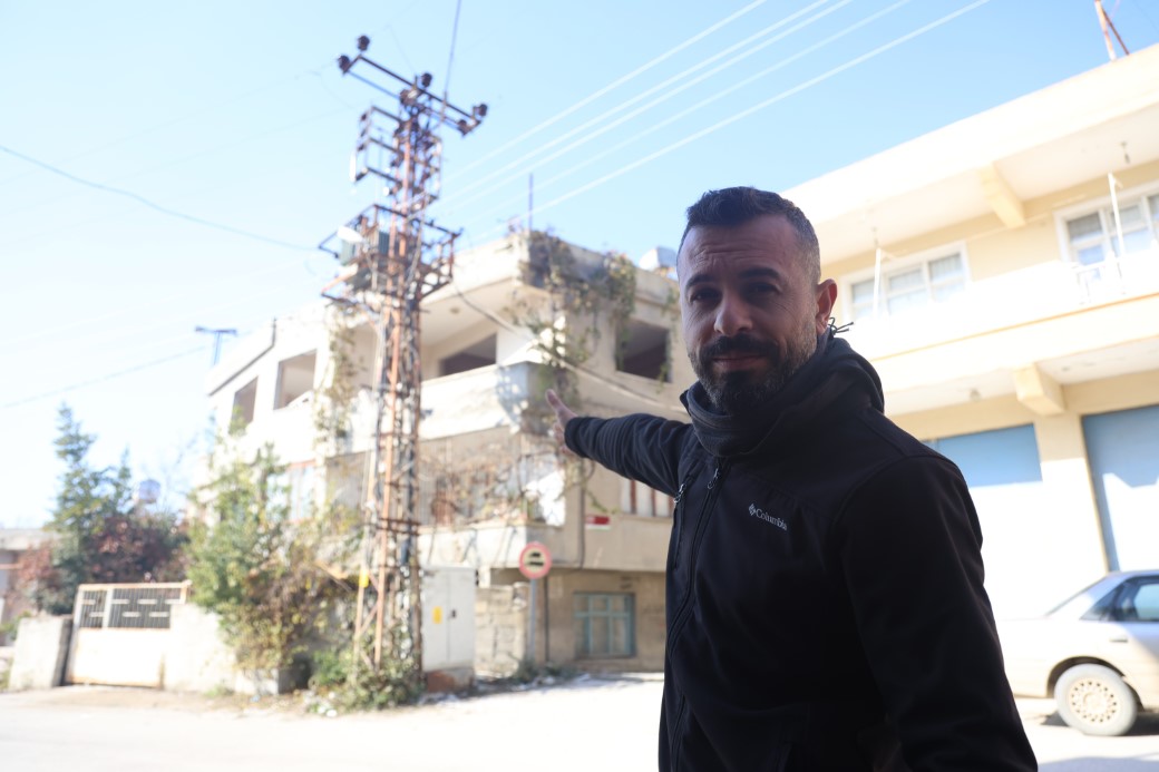 Geceyi gündüze çevirdi! Bomba gibi patlayan trafo vatandaşları tedirgin etti