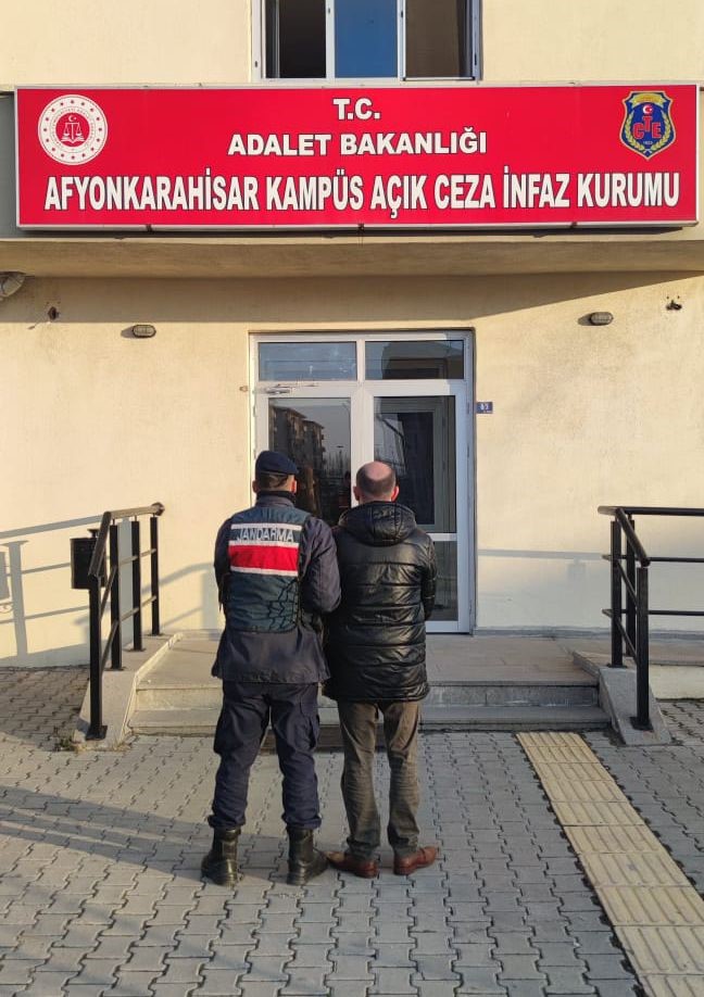 Çeşitli Suçlardan Aranan İki Şahıs Afyonkarahisar’da Tutuklandı