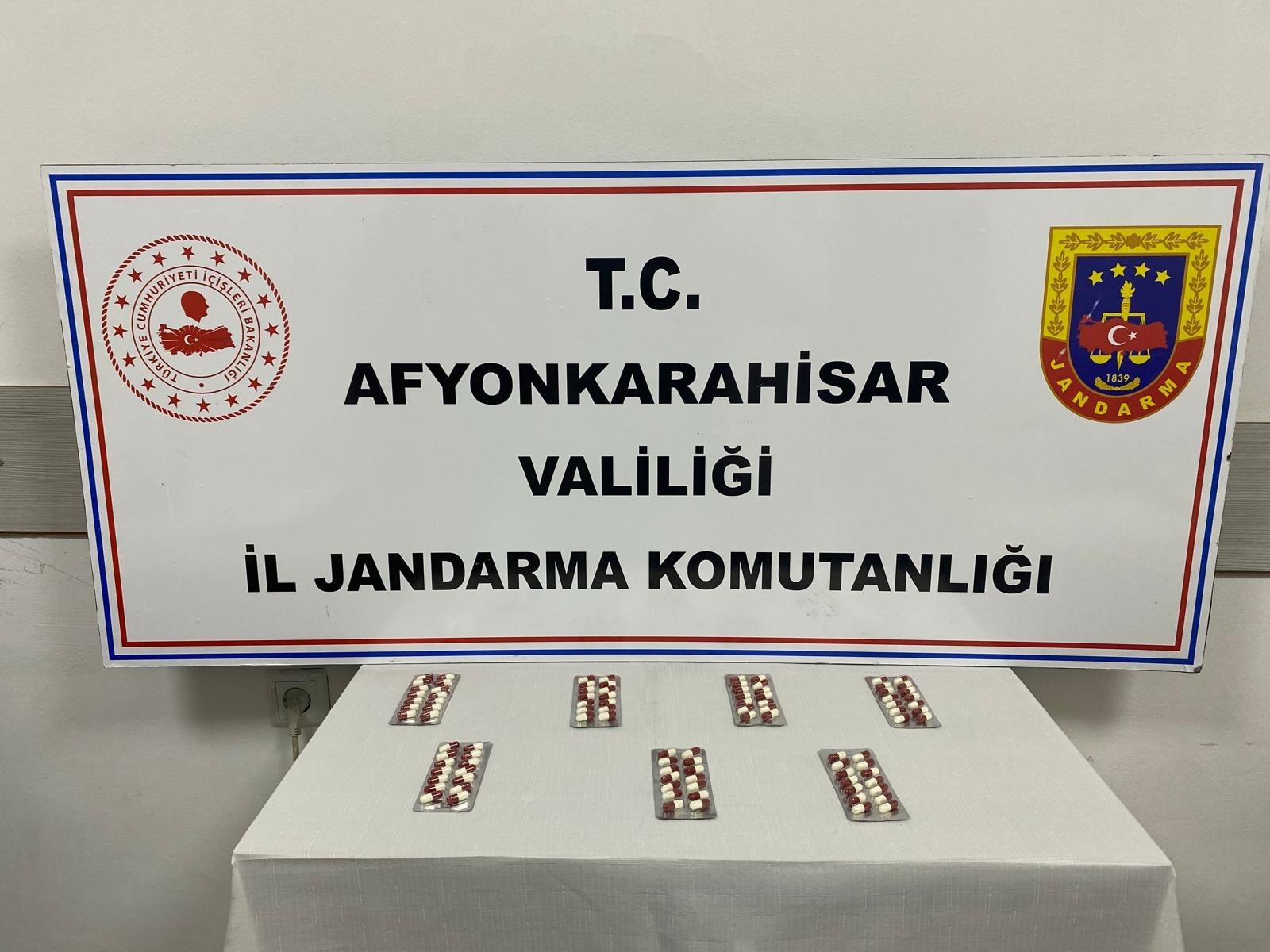 Afyonkarahisar’da Uyuşturucu Operasyonu: 98 Sentetik Ecza Hapı Ele Geçirildi