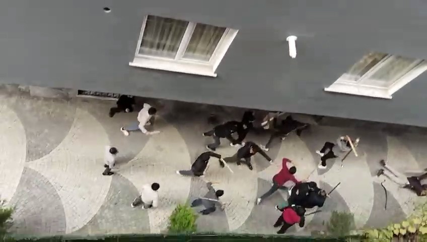 Halay Kavgası Sokağa Taştı Gelin ve Damat Tarafı Sopalarla Birerlerine Girdiler