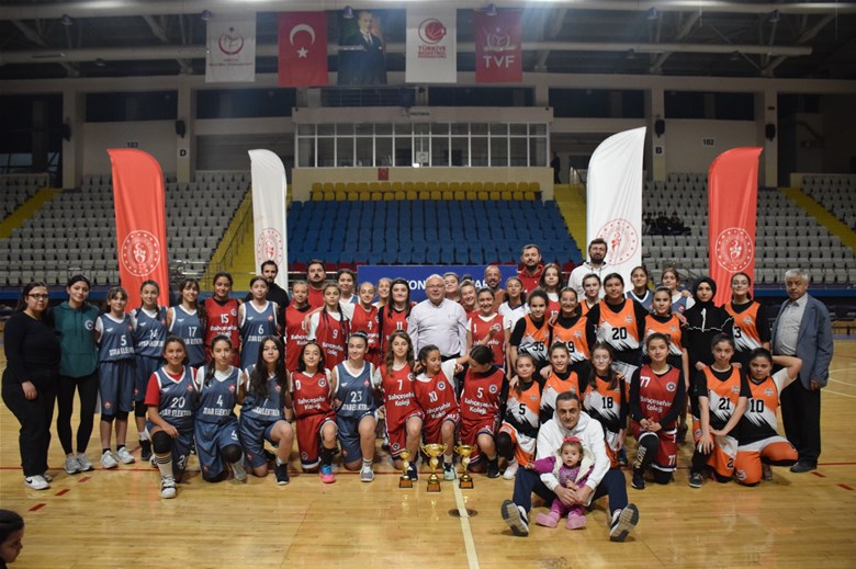 U-14 Kızlar Basketbol Müsabakaları Sona Erdi
