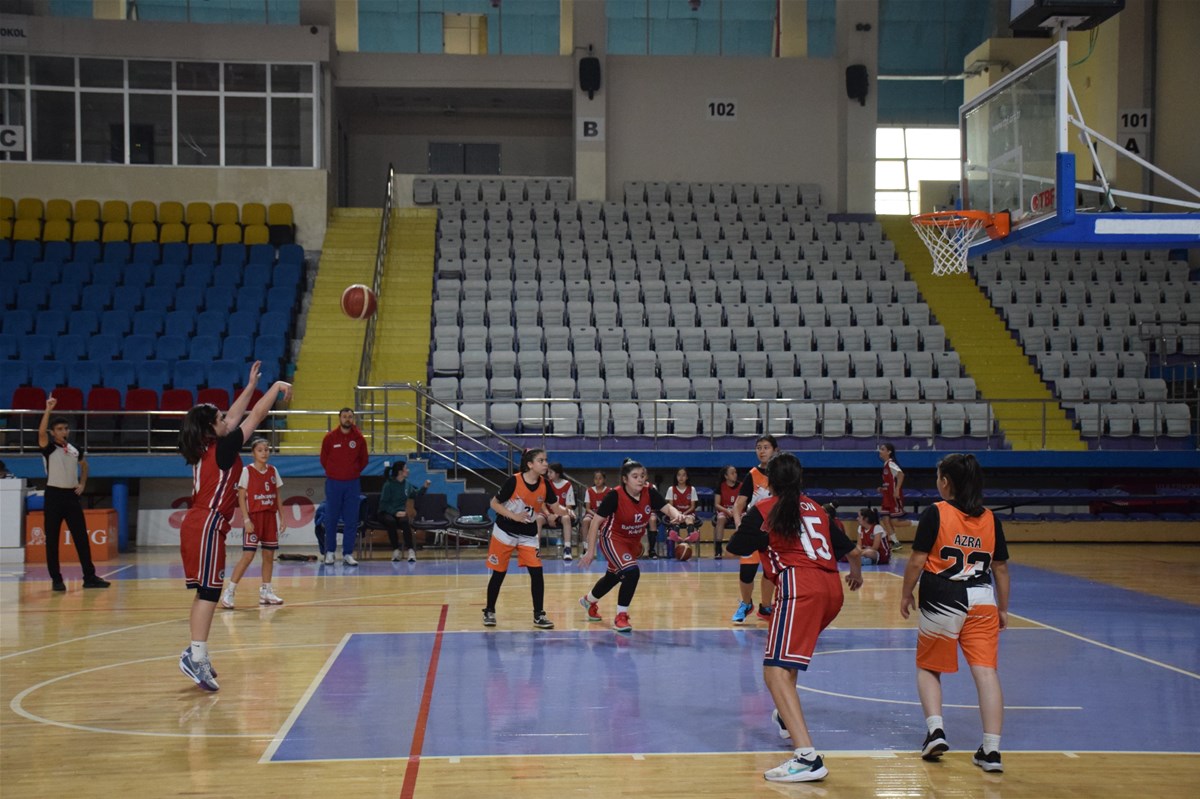 U-14 Kızlar Basketbol Müsabakaları Sona Erdi
