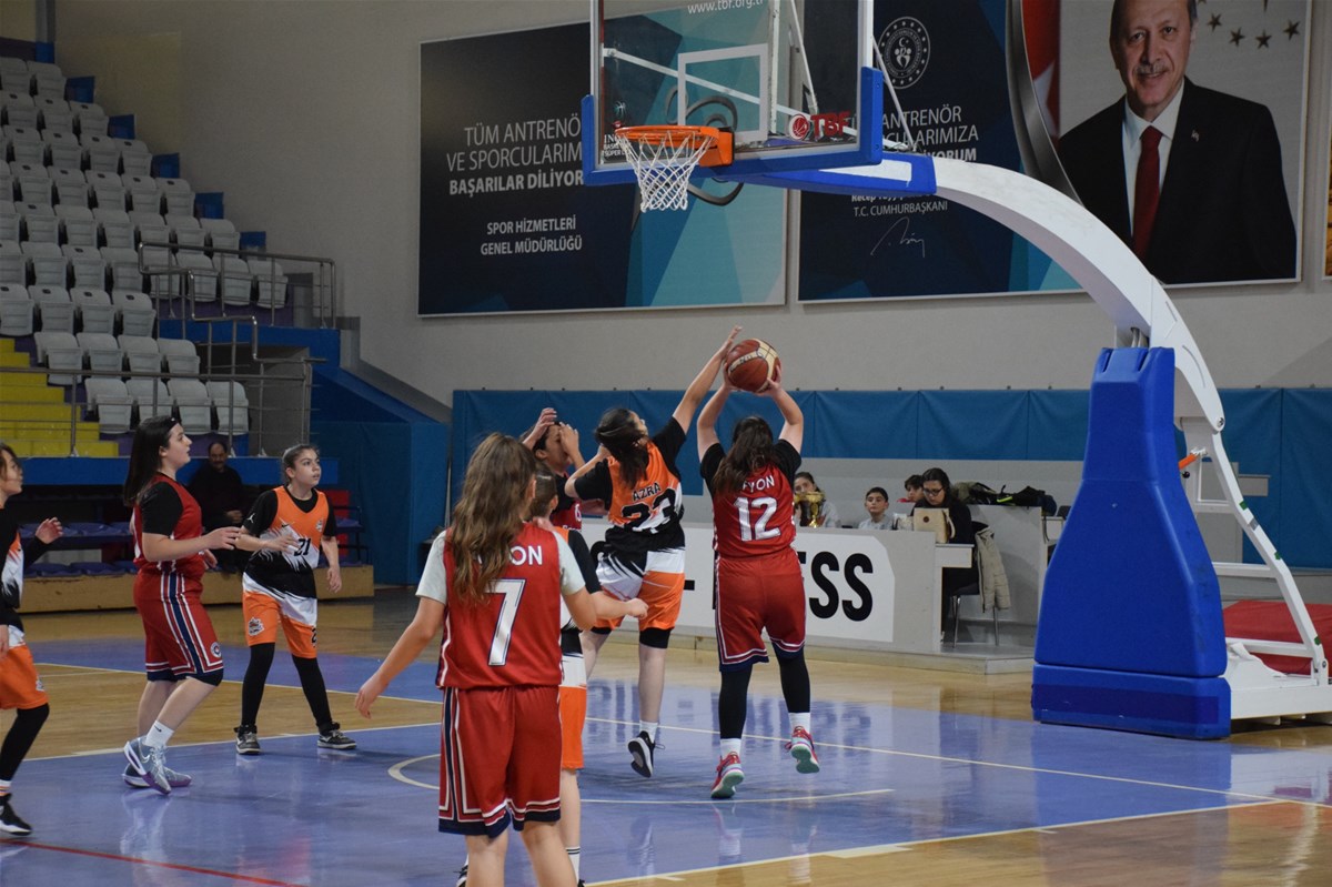 U-14 Kızlar Basketbol Müsabakaları Sona Erdi