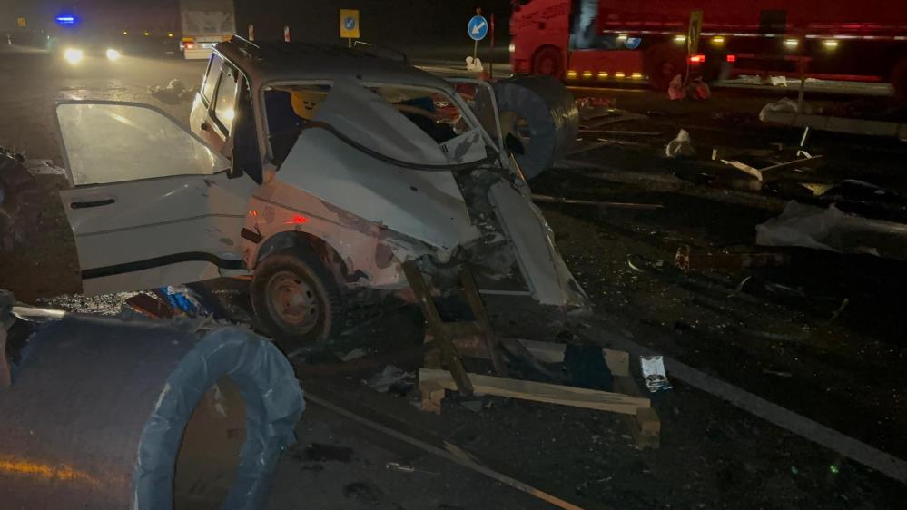 7,5 TONLUK RULOLAR YOLA SAVRULDU