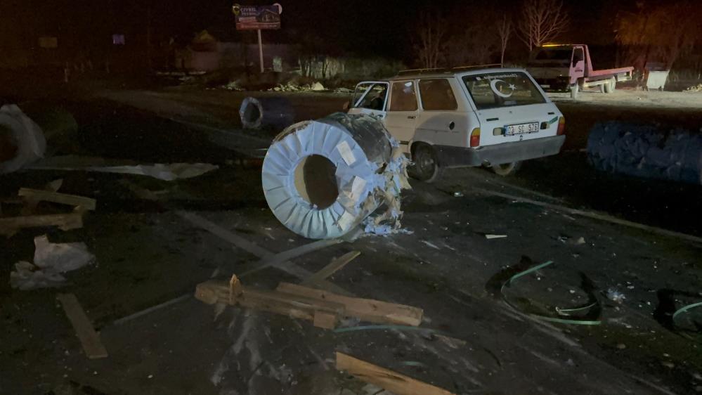 7,5 TONLUK RULOLAR YOLA SAVRULDU