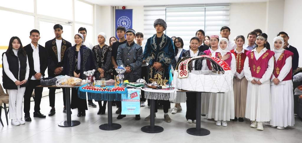 Afyonkarahisar’da Kazakistan’ın Gelenekleri ve Müzikleri Tanıtıldı
