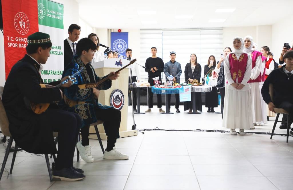 Afyonkarahisar’da Kazakistan’ın Gelenekleri ve Müzikleri Tanıtıldı
