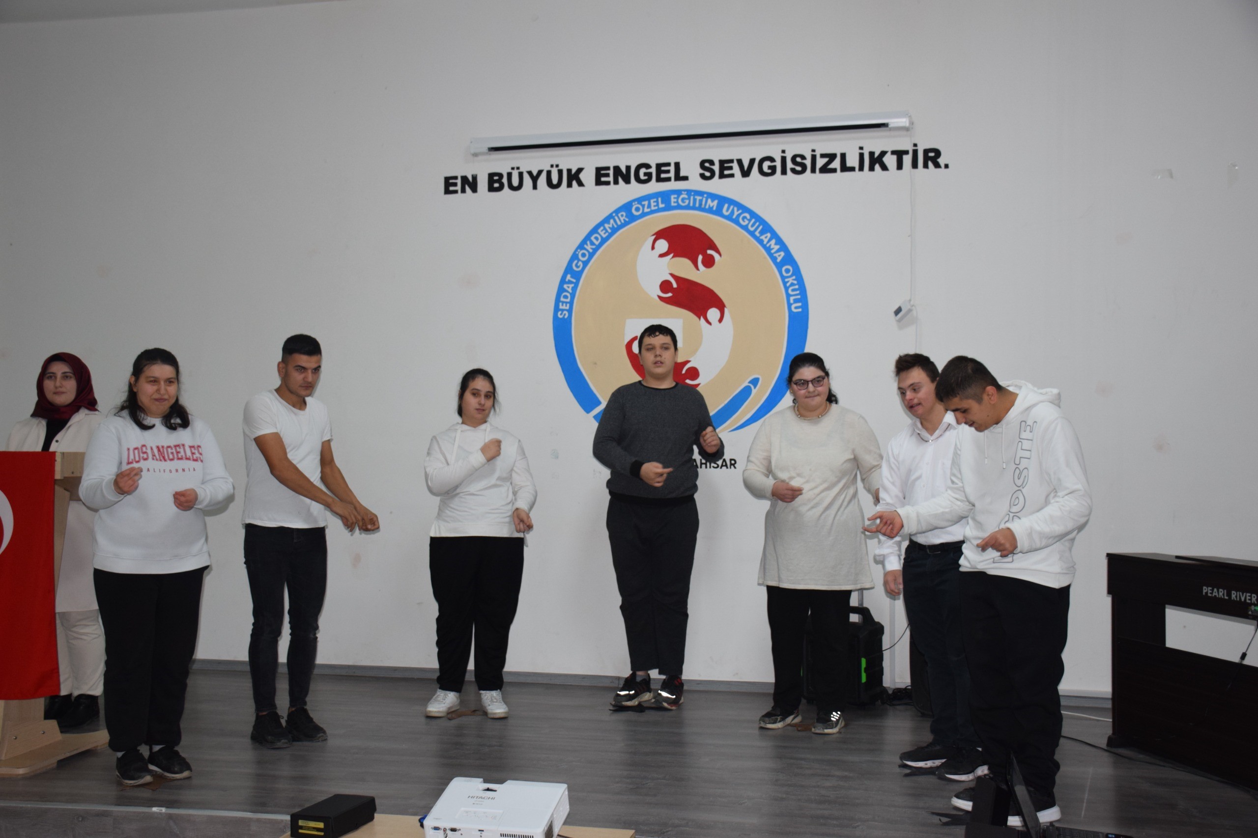 Afyonkarahisar’da İşaret Dili Gösterisiyle Engelliler Günü'ne Farkındalık Katıldı