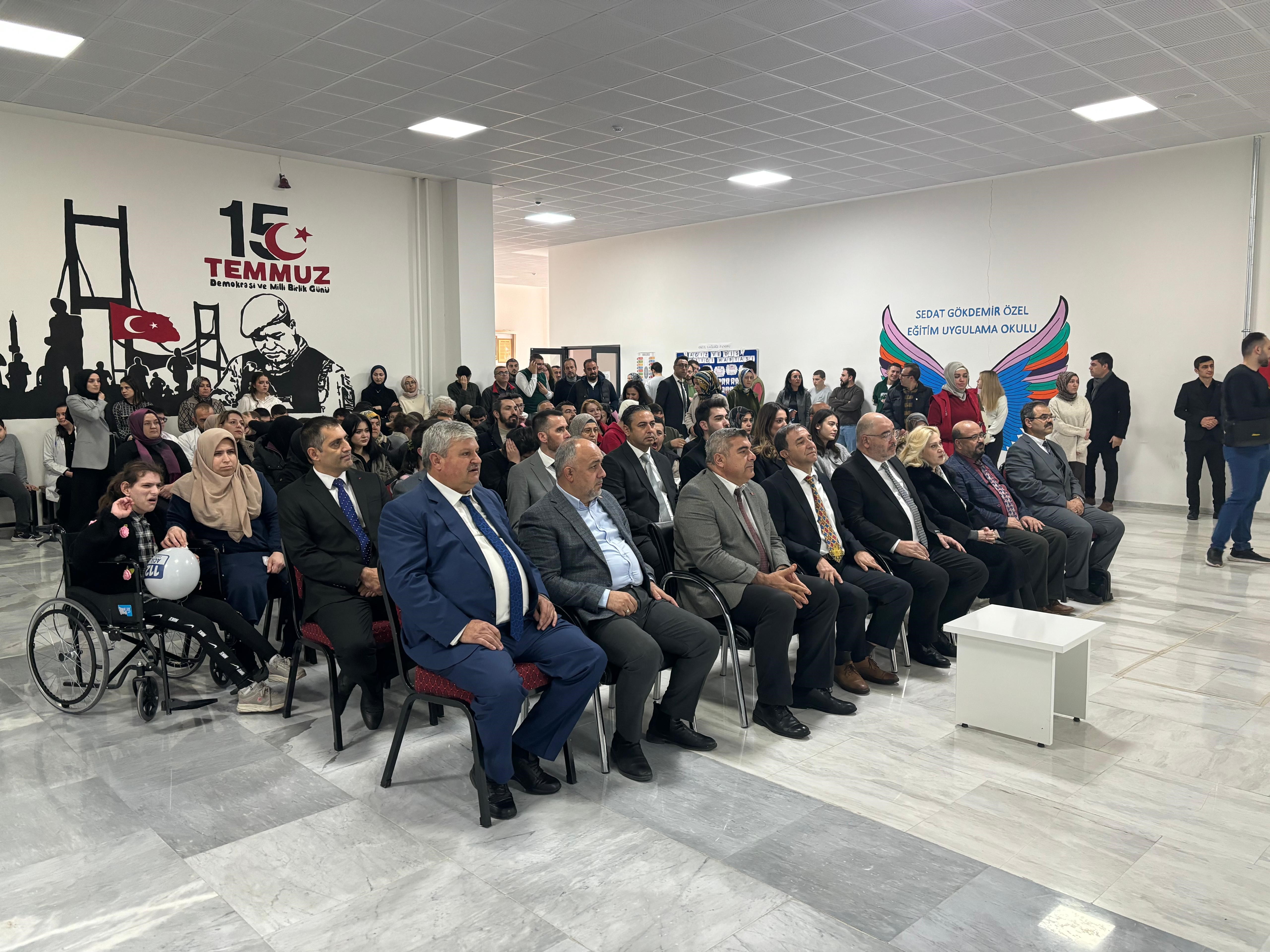 Afyonkarahisar’da İşaret Dili Gösterisiyle Engelliler Günü'ne Farkındalık Katıldı