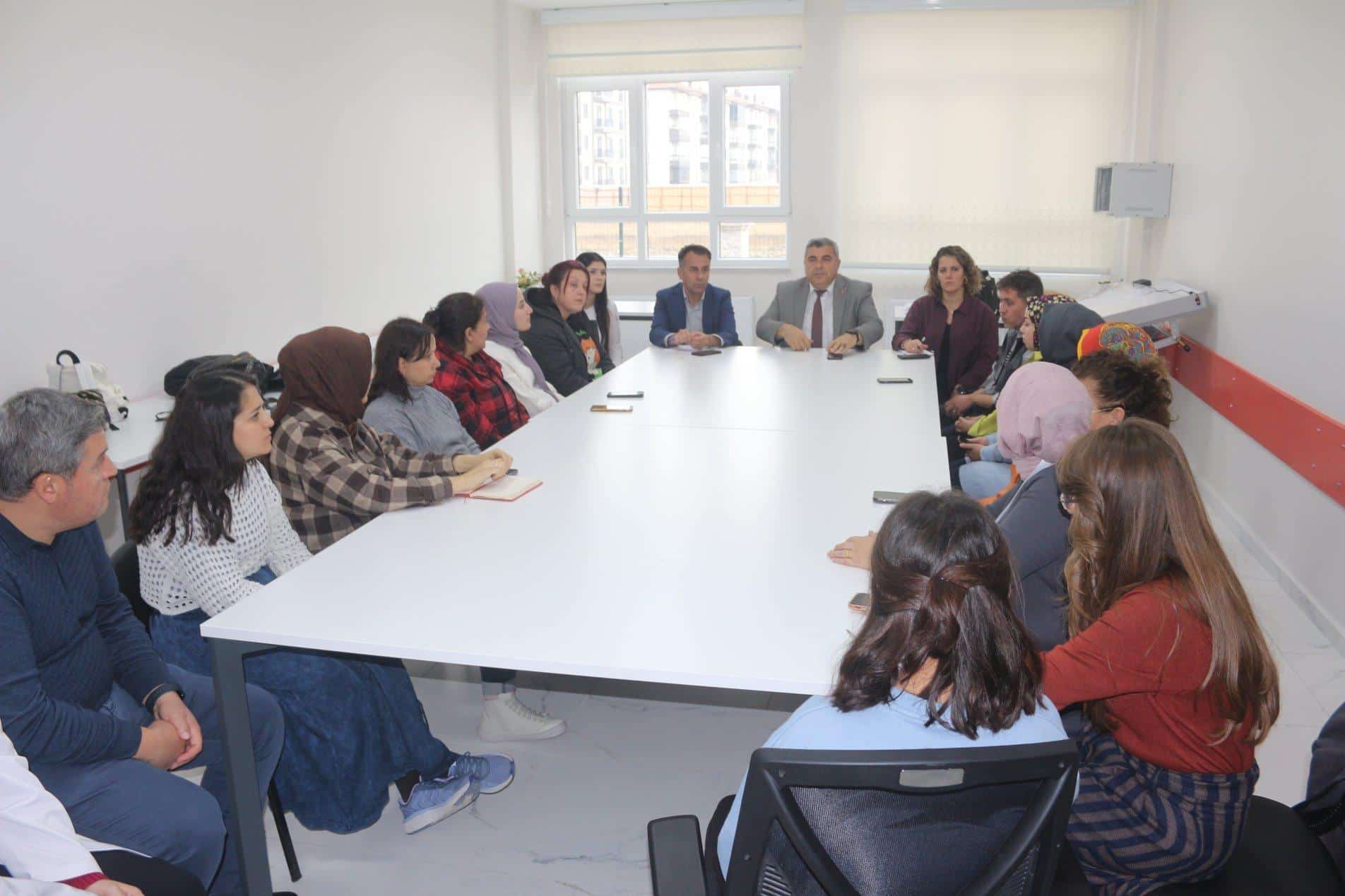  Müdür Sünnetci: “Enstitüleri Toplumun Sürdürülebilir Gelişimine Katkı Sağlıyor!”