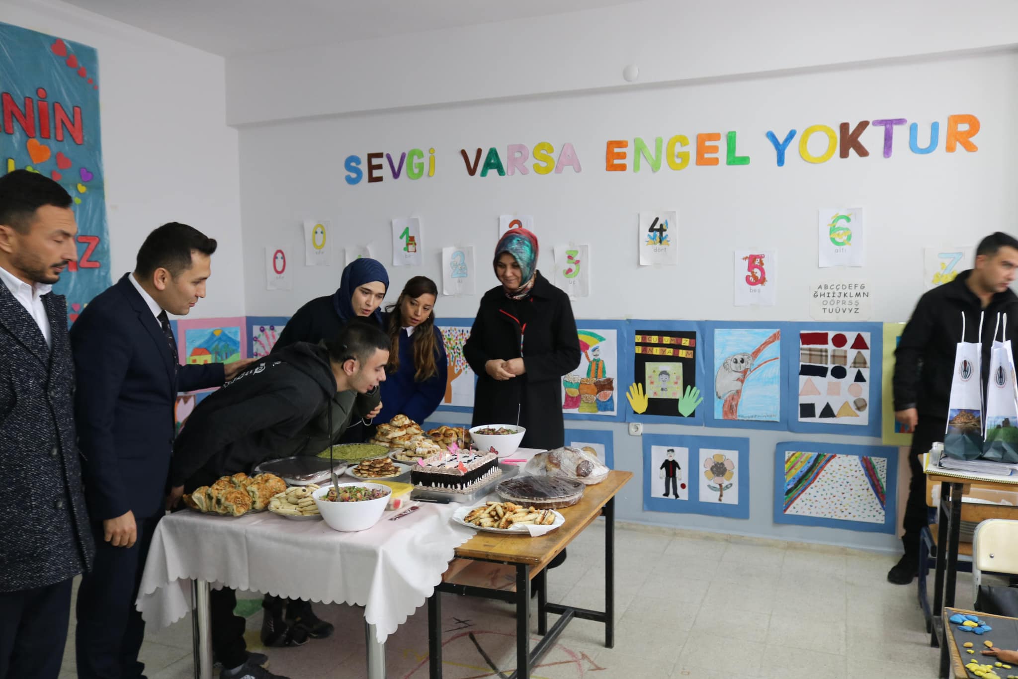 Kaymakam Bildirici, Özel Eğitim Sınıflarını Ziyaret Etti