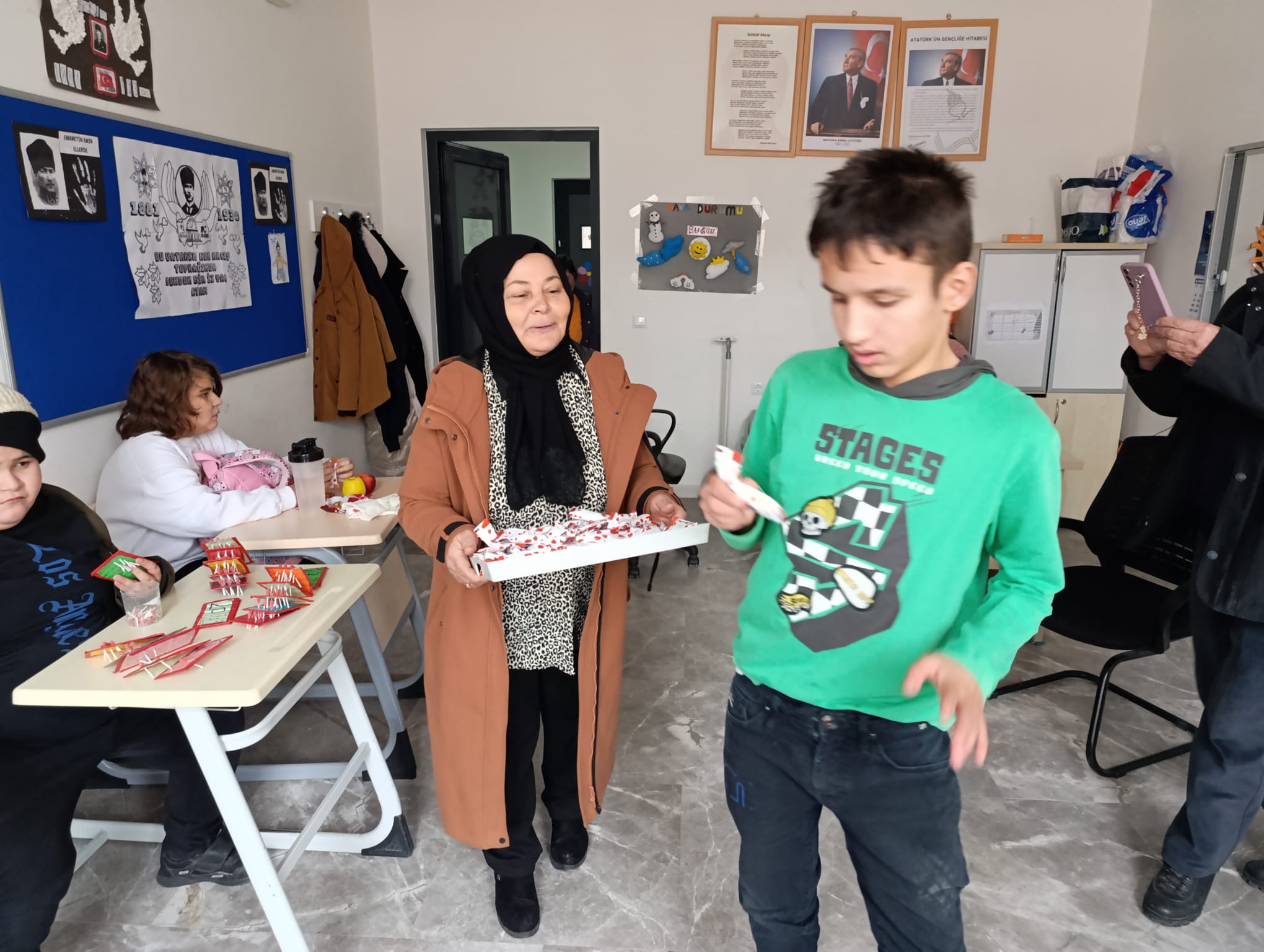 Ağır Düzey Zihinsel Engelli Yardım Derneği Başkanı Özkan’dan Anlamlı Ziyaret: “Engelleri SEVGİYLE Aşabiliriz”
