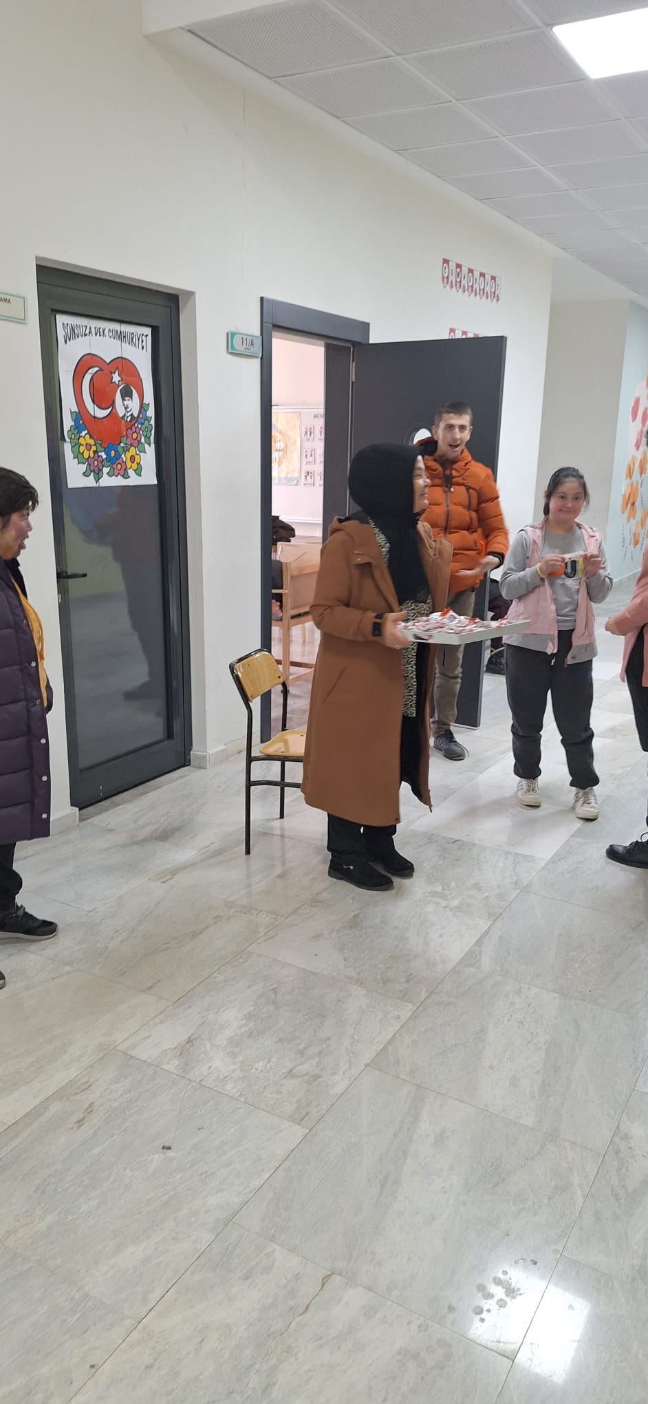 Ağır Düzey Zihinsel Engelli Yardım Derneği Başkanı Özkan’dan Anlamlı Ziyaret: “Engelleri SEVGİYLE Aşabiliriz”